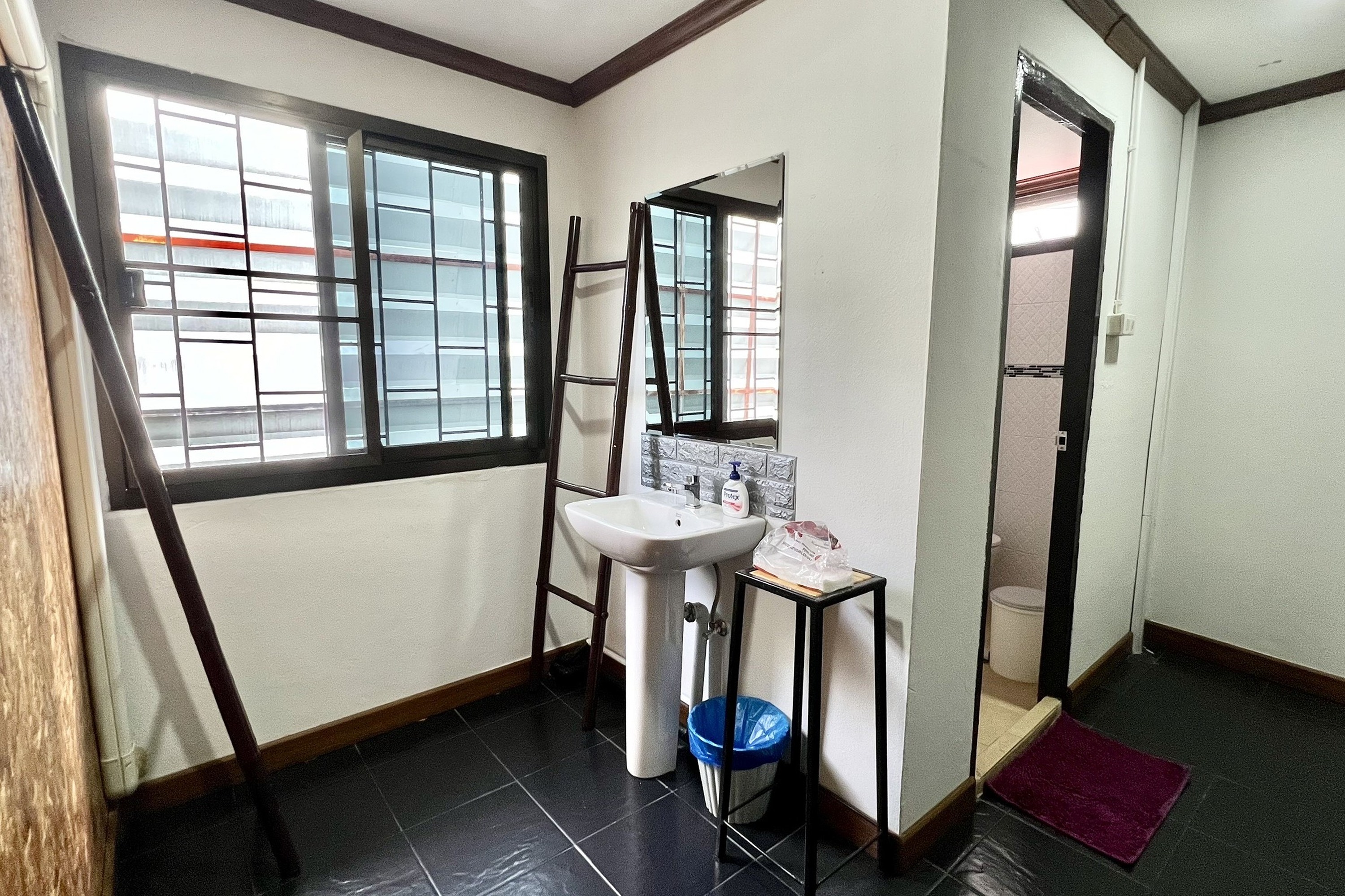 Good Sleep Guest House By Zuzu