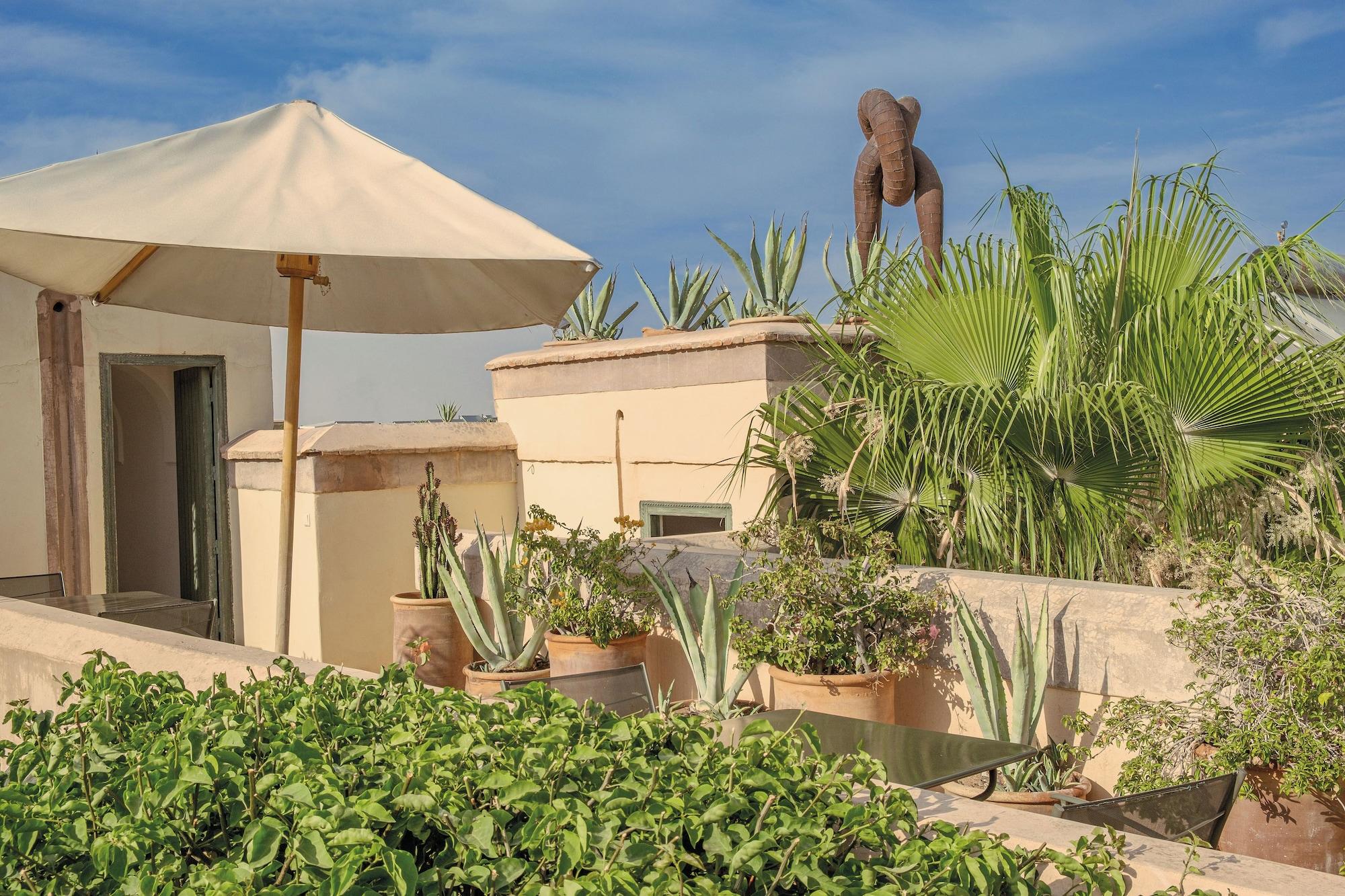 Riad Jaaneman by null