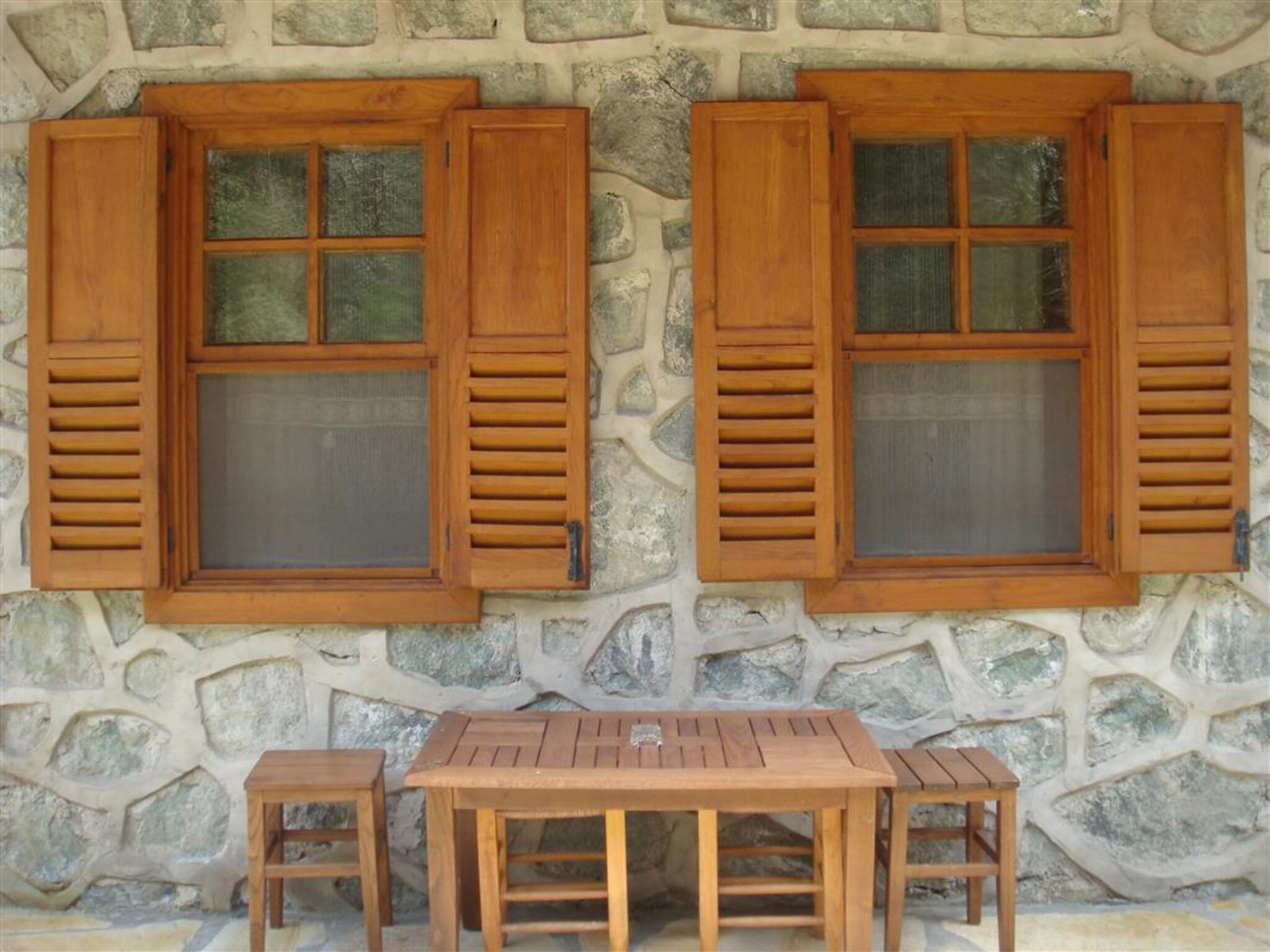 Mençuna Konakları
