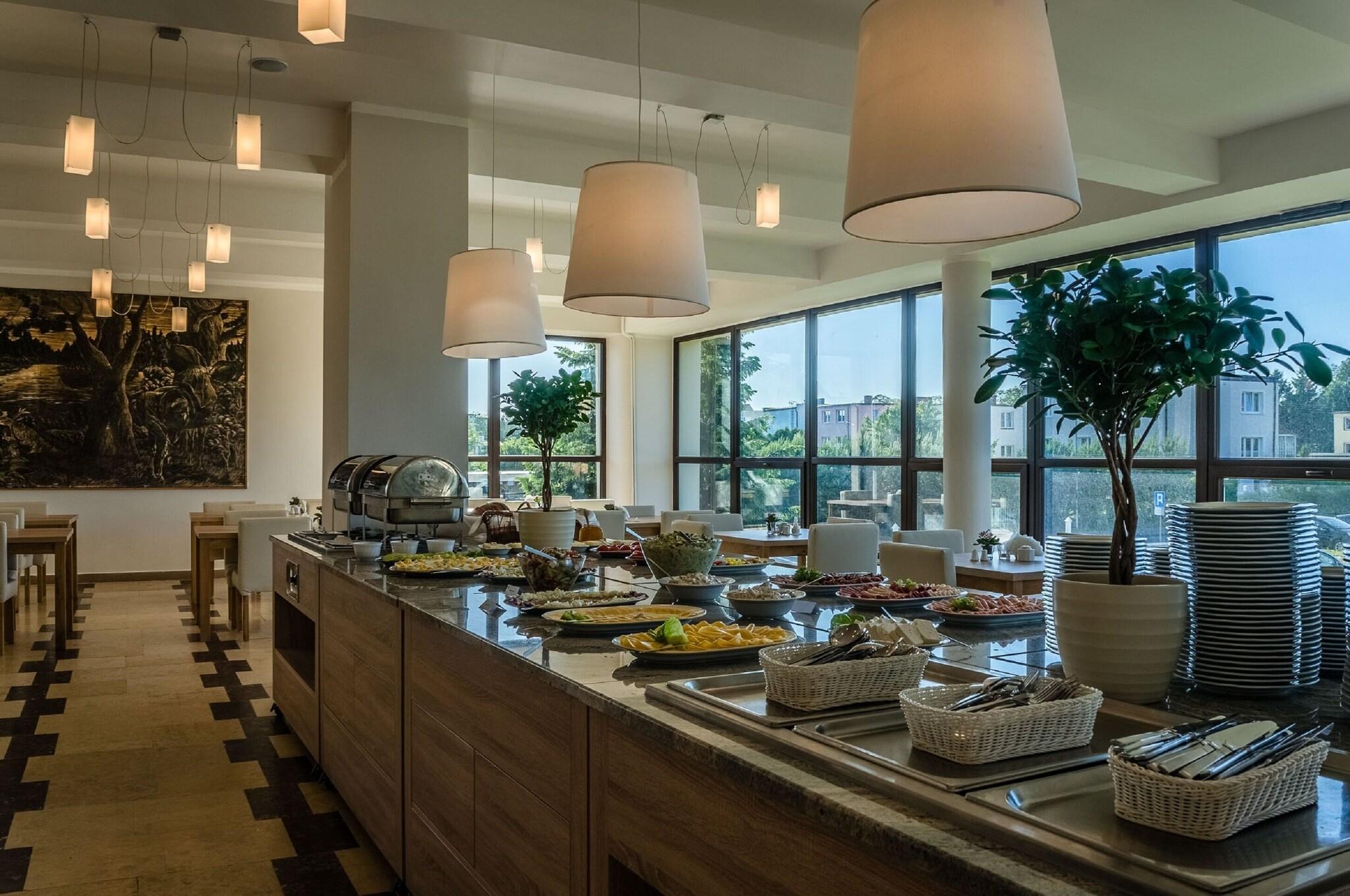 Hotel *** Nat Jaros˜çawiec