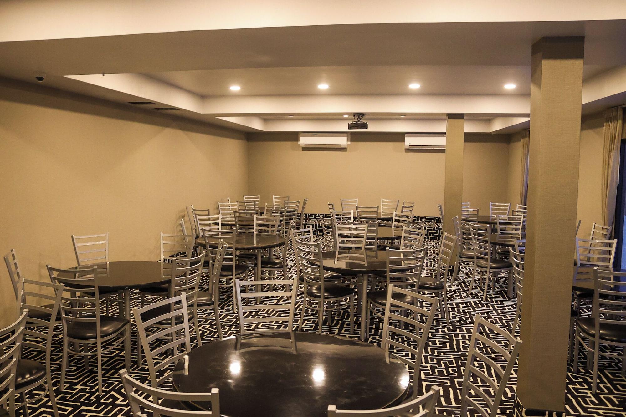 Hotel West Plaza