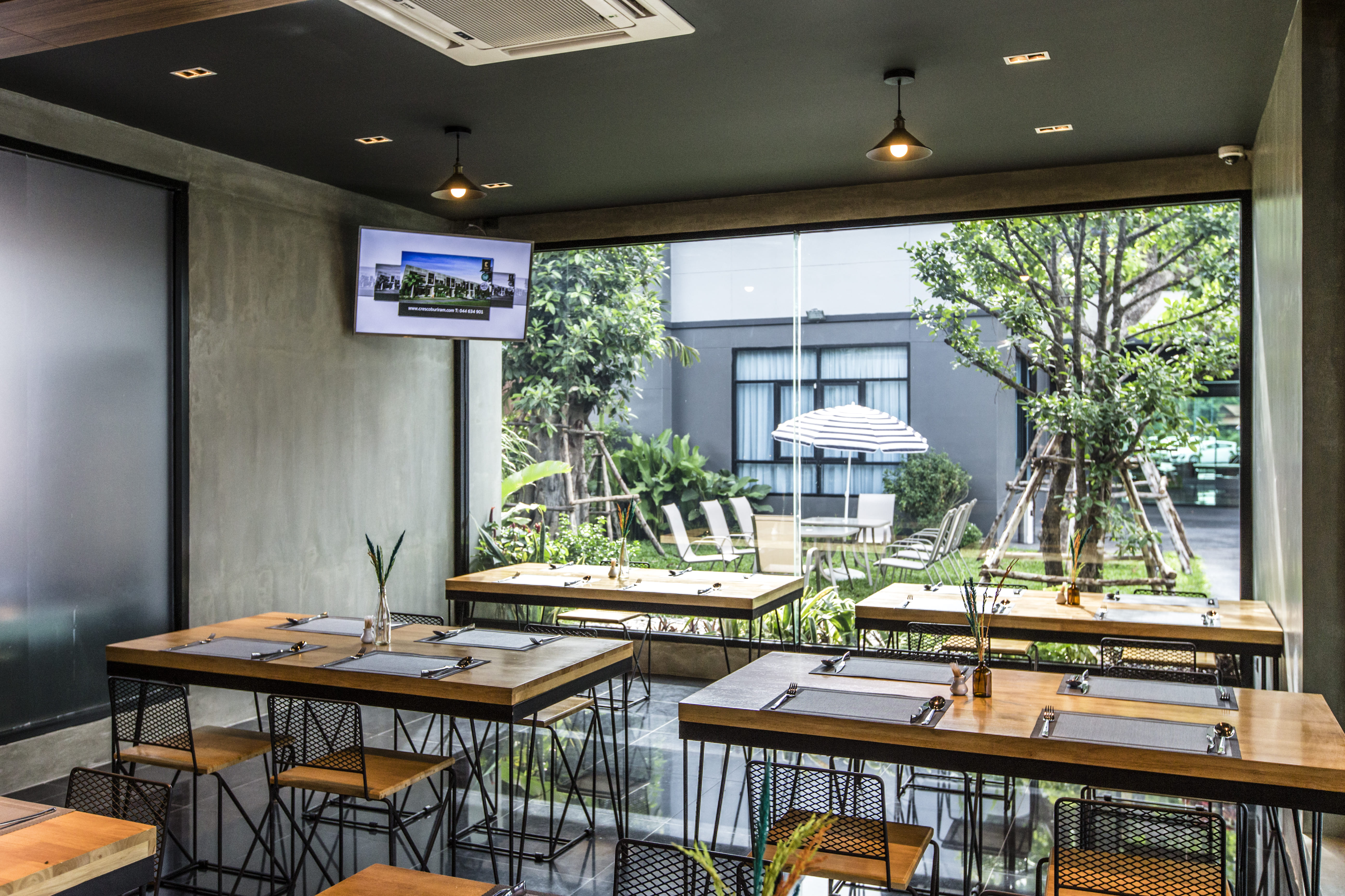 Cresco Hotel Buriram