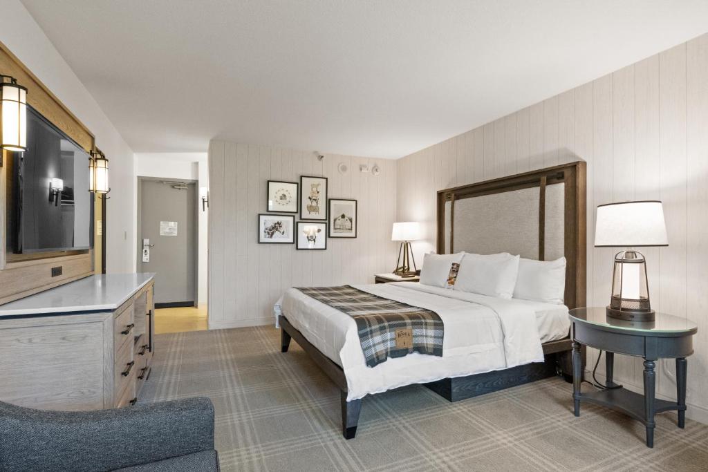 The Knott's Hotel by null