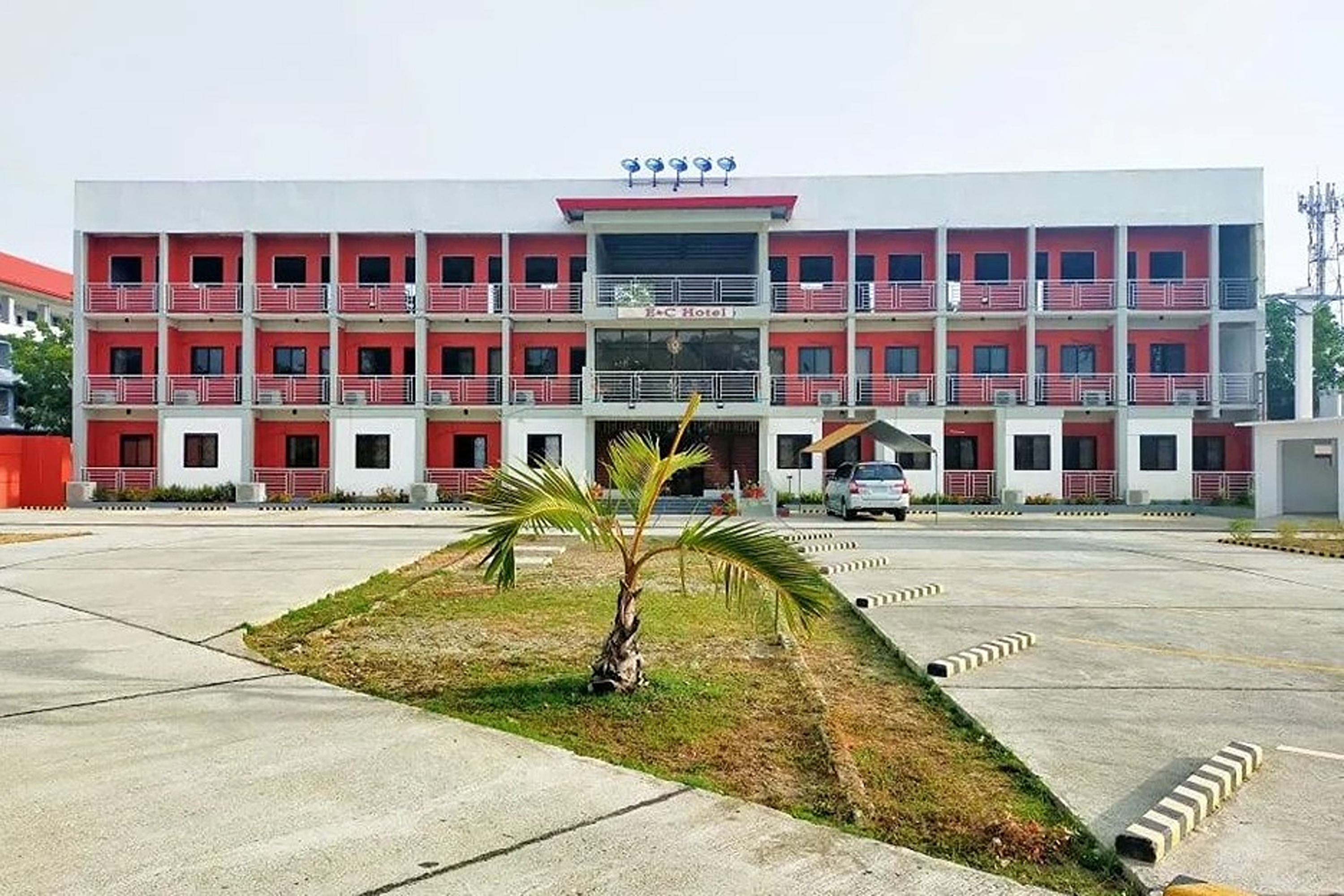 Ec Hotel Near Laoag Airport By Zuzu