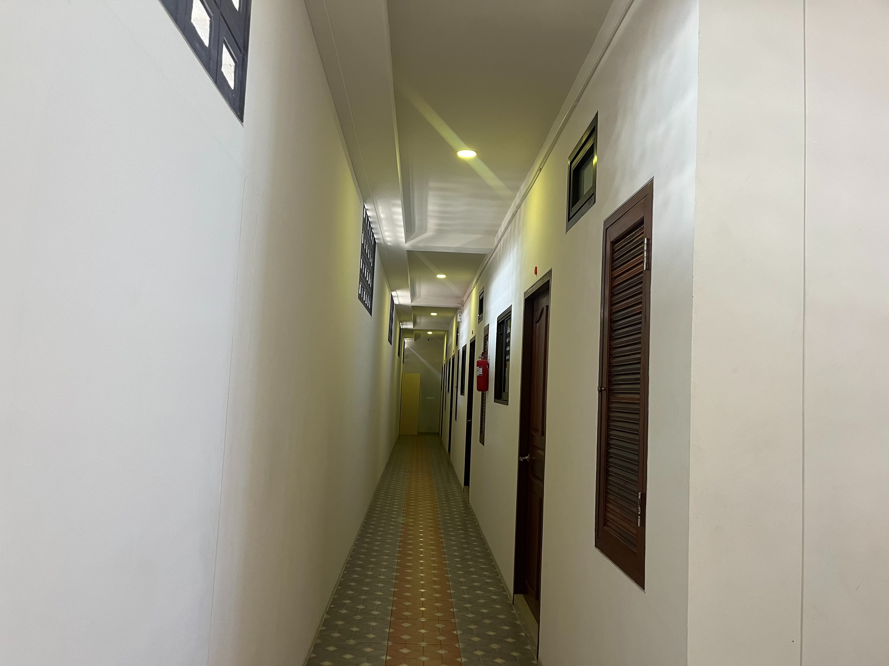 J & Ariya Hotel By Zuzu
