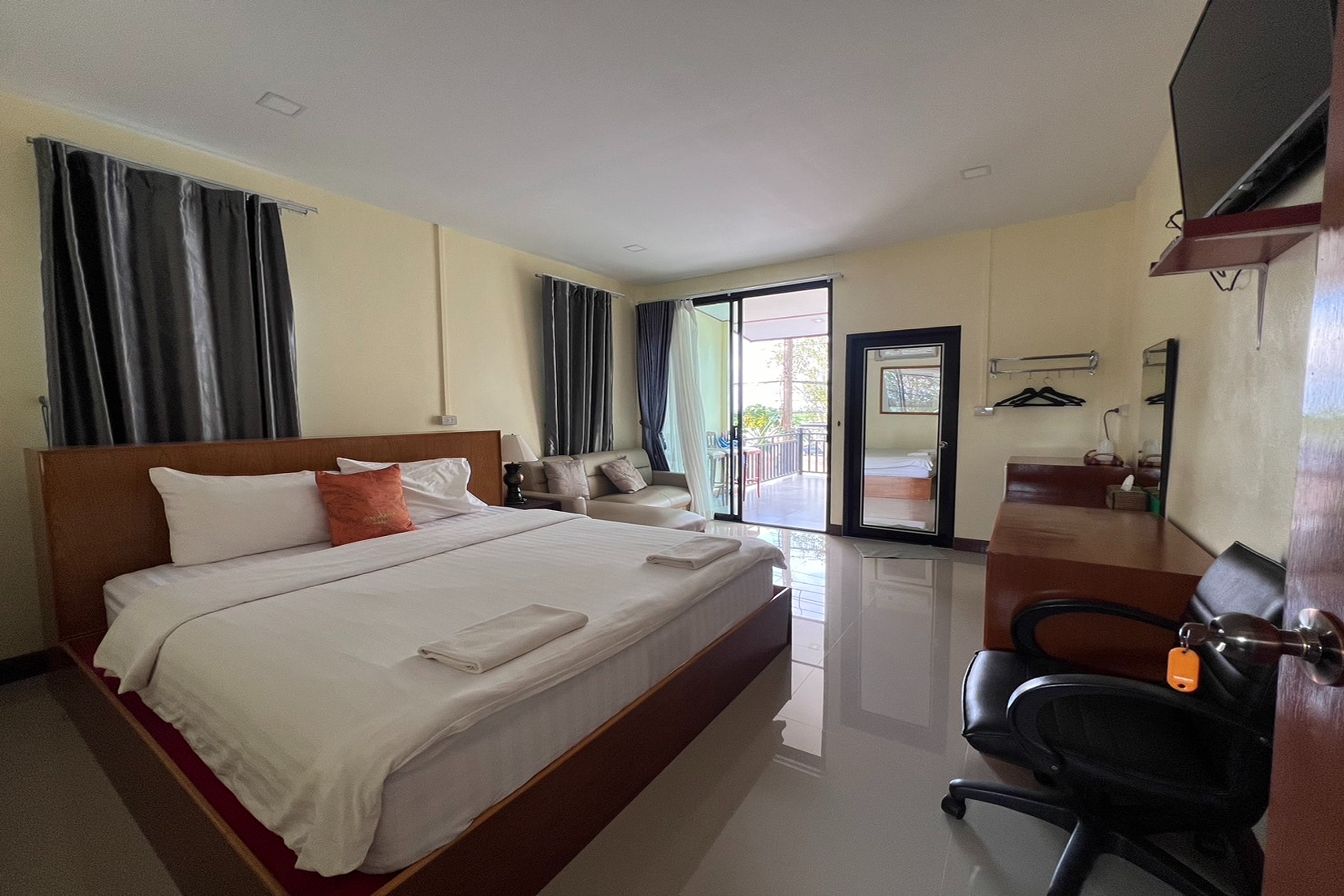Lan Bua Resort By Zuzu