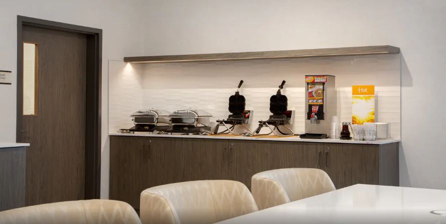 Quality Inn & Suites Prescott ON