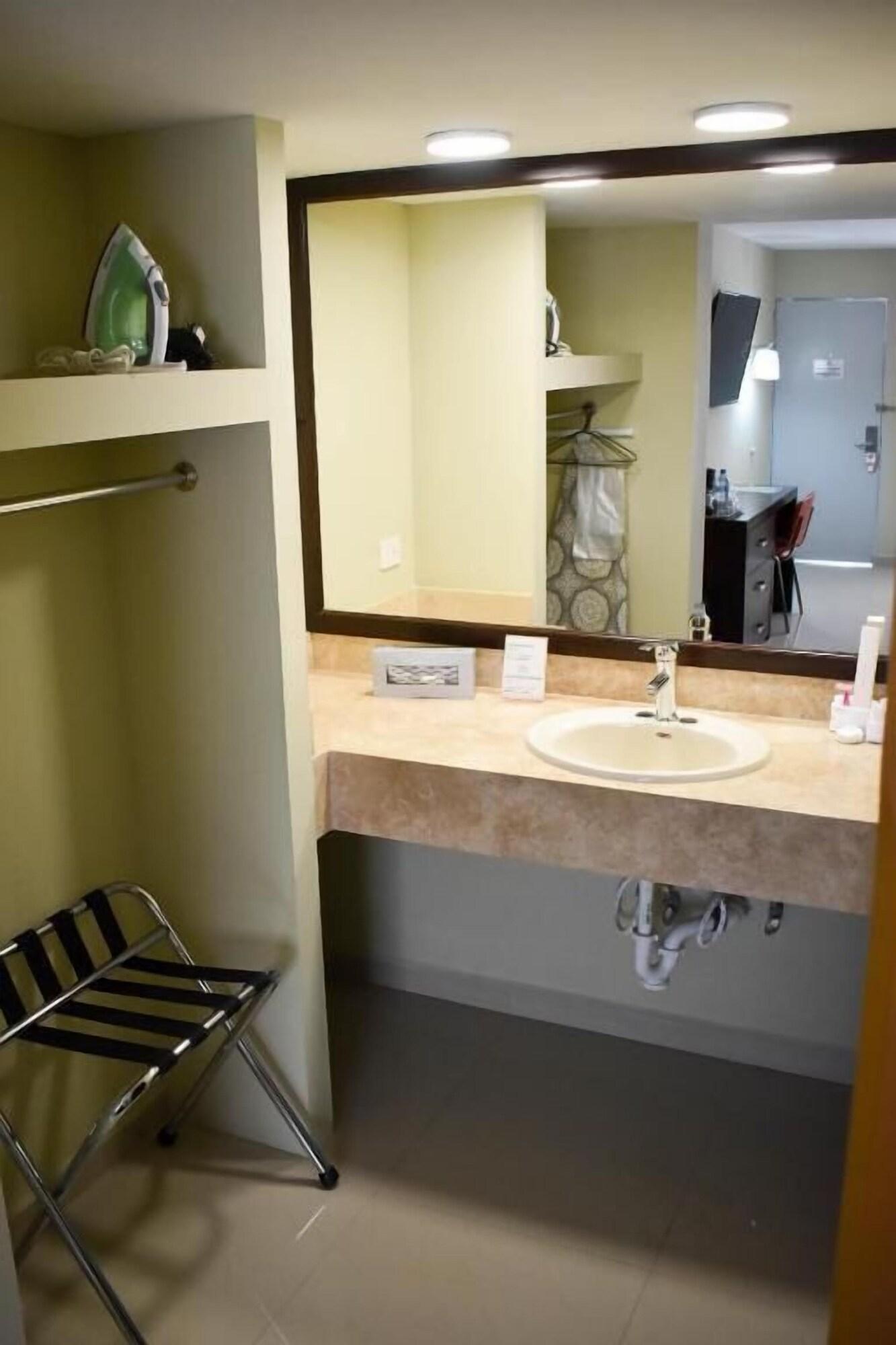Room 5, El Camino Hotel & Suites, Caborca