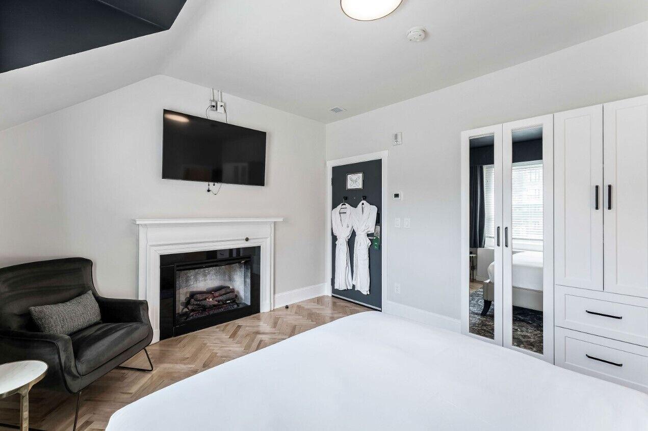 The Inn on Officers Garden by null