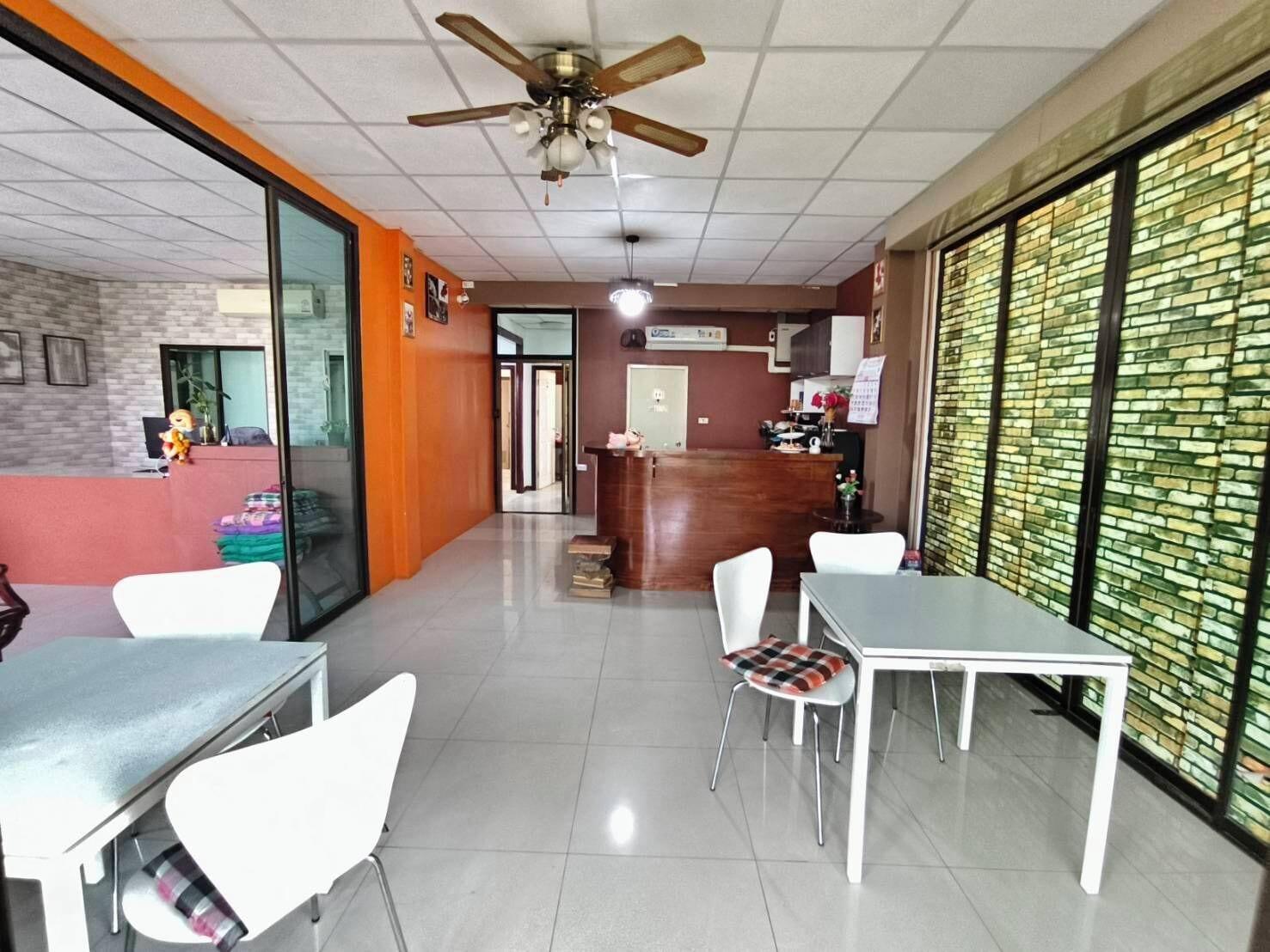 Tc House And Cafe