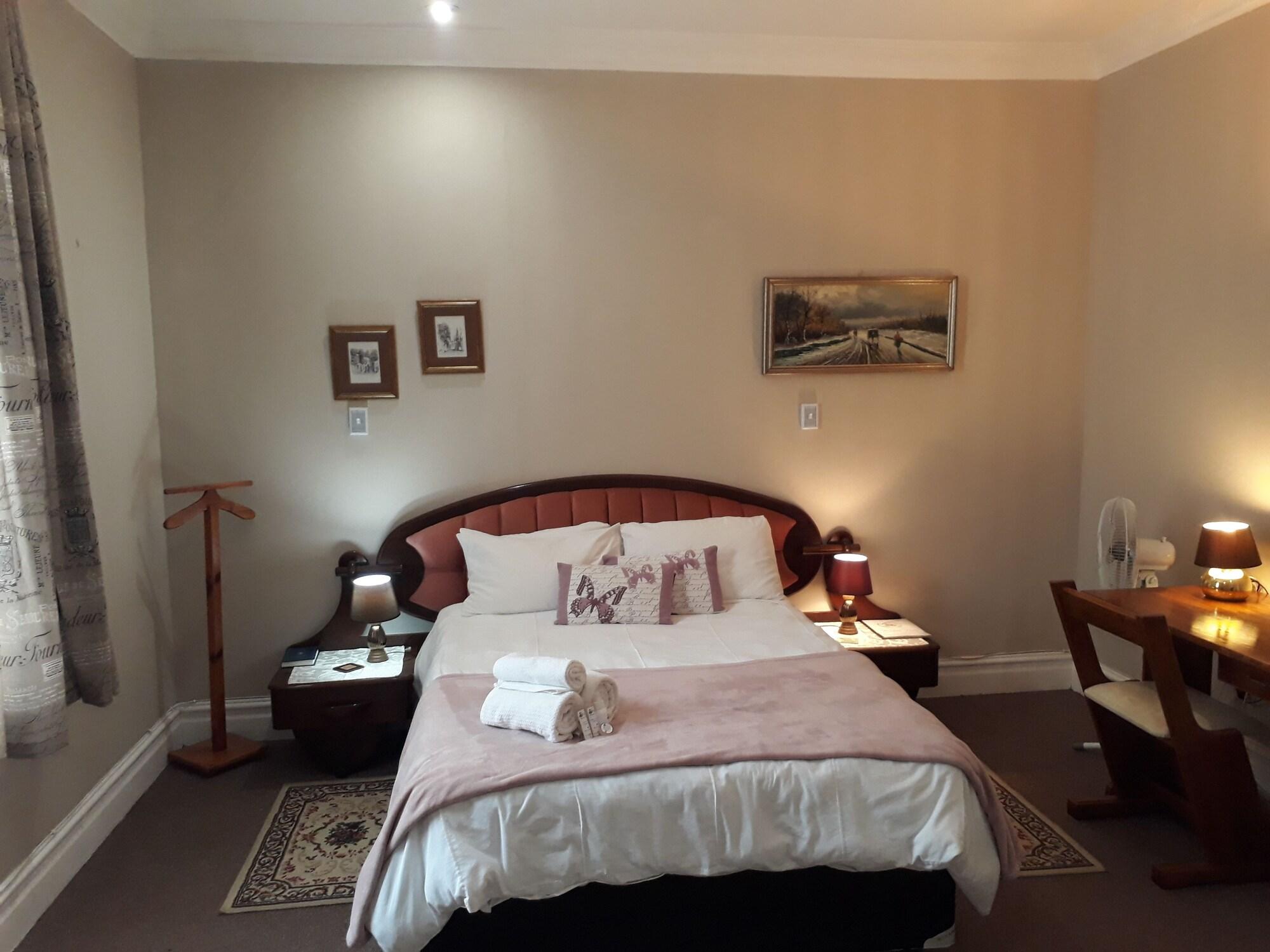 Room 4, The Guest House, Gert Sibande