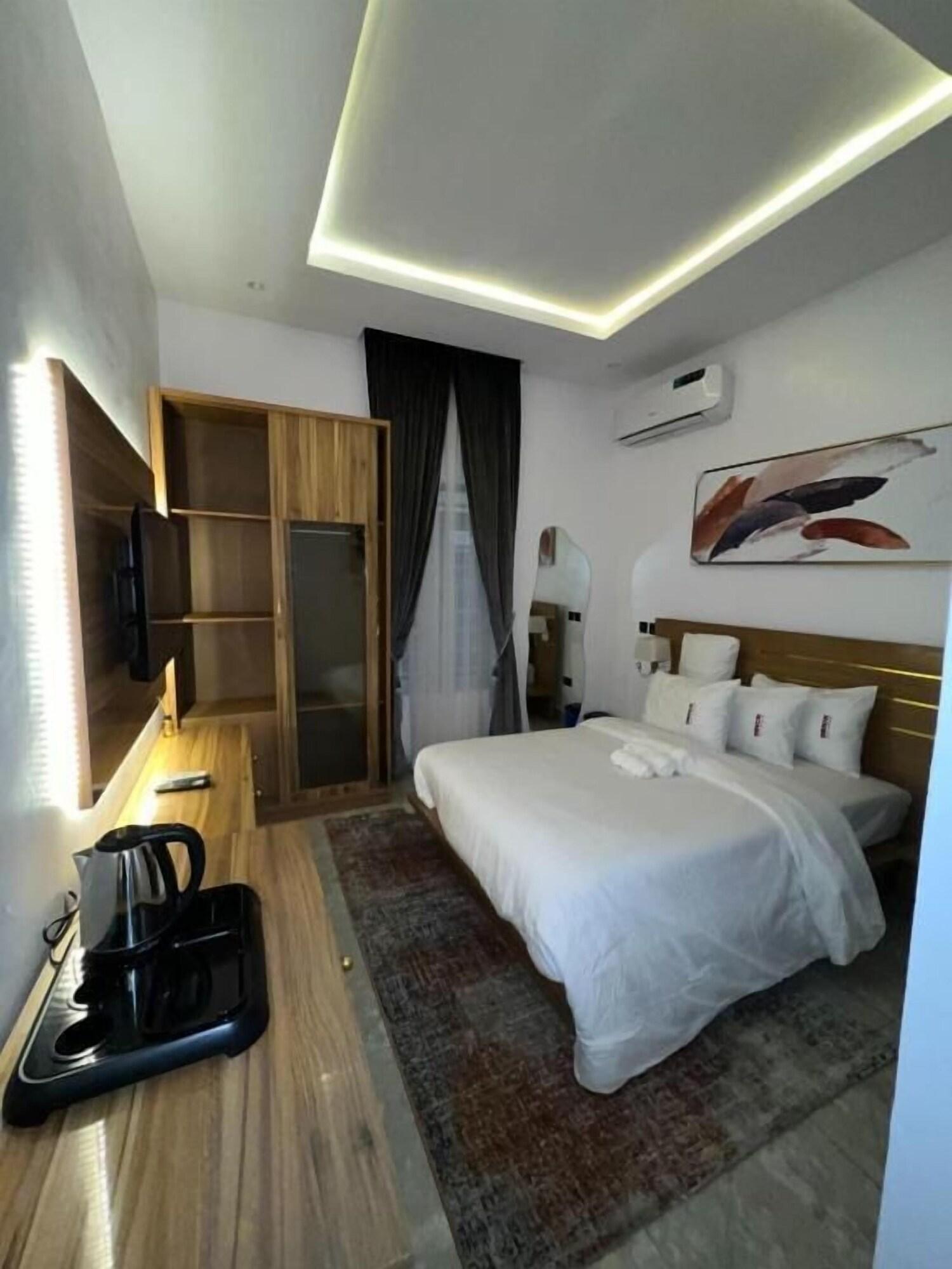 Bricks Residence Boutique Hotel & Towers