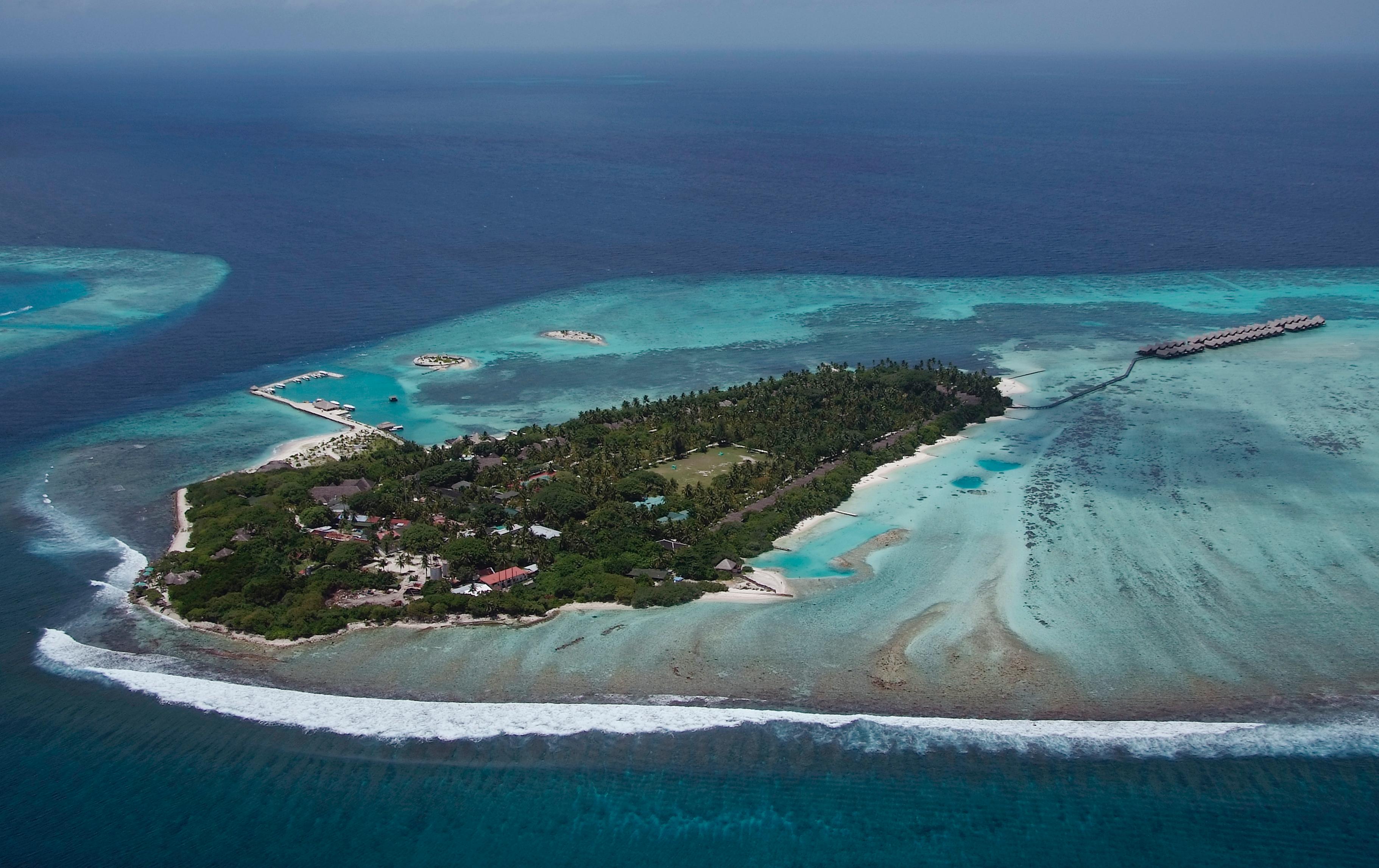 Photo de Adaaran Resort Island avec plage spacieuse