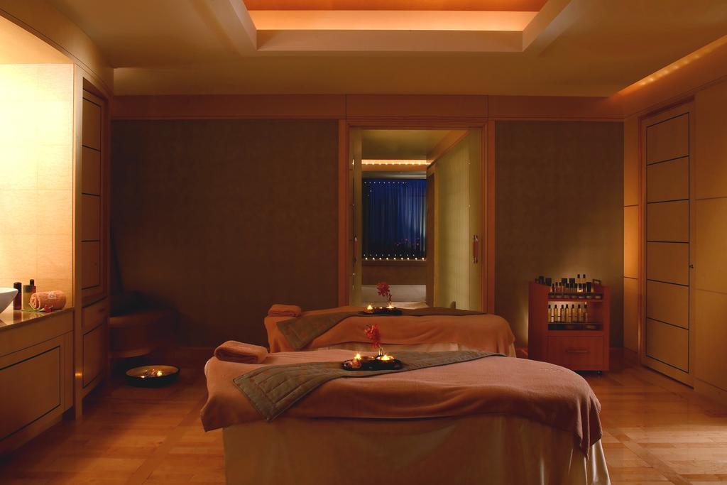 The Ritz-Carlton, Tokyo by null