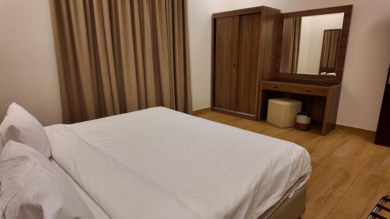Samt Inn Al Narjis
