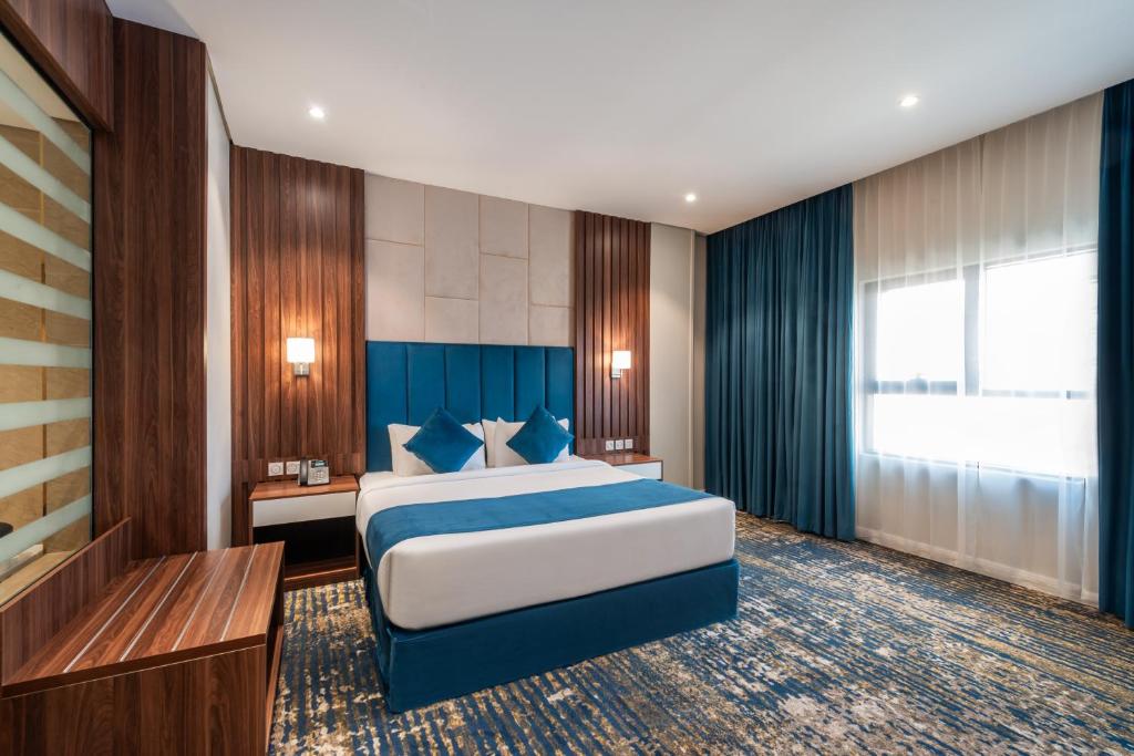 Al Qasr Corniche