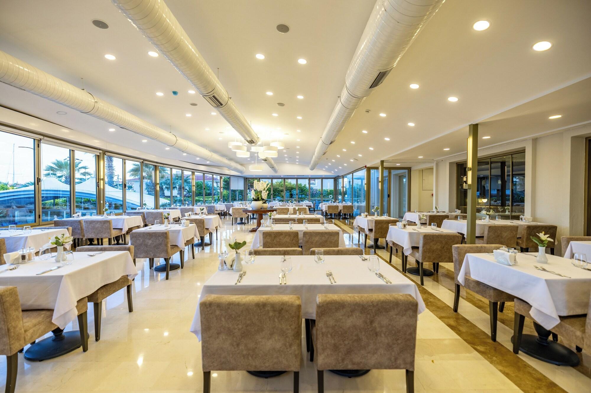 Sisus Marina Çeşme