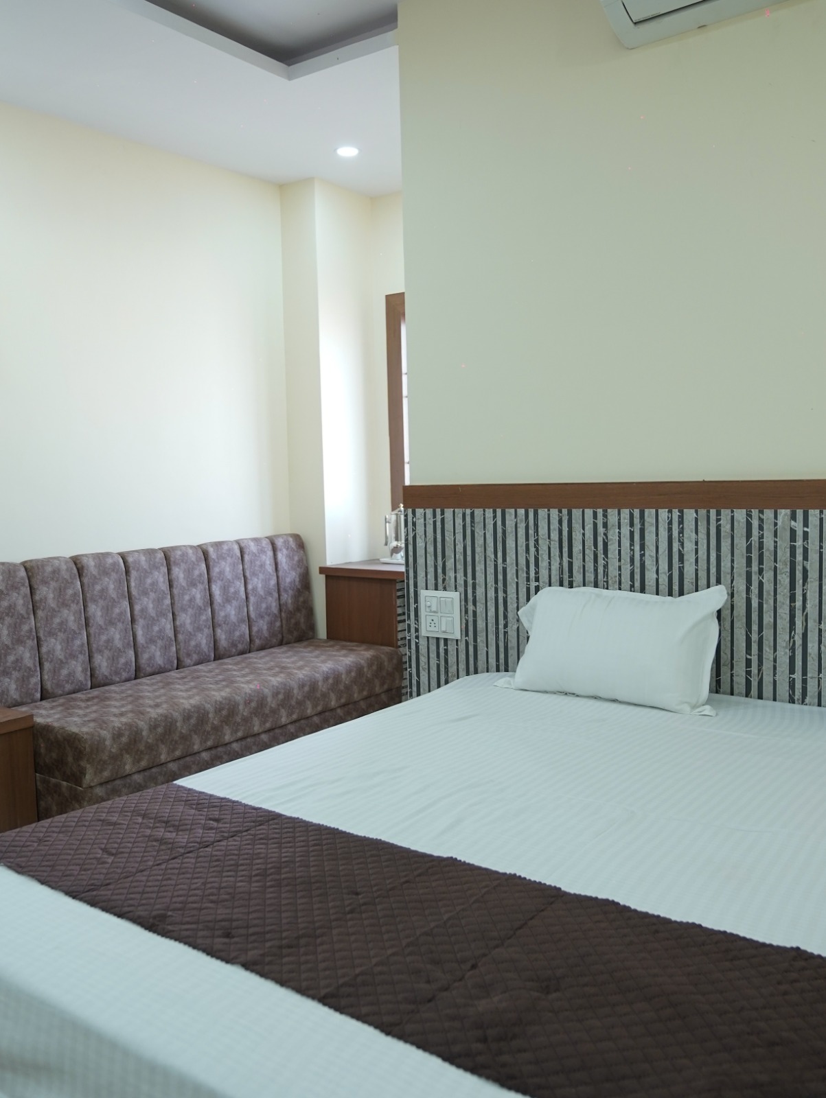 Hotel Amogh Palace By Mera Stay