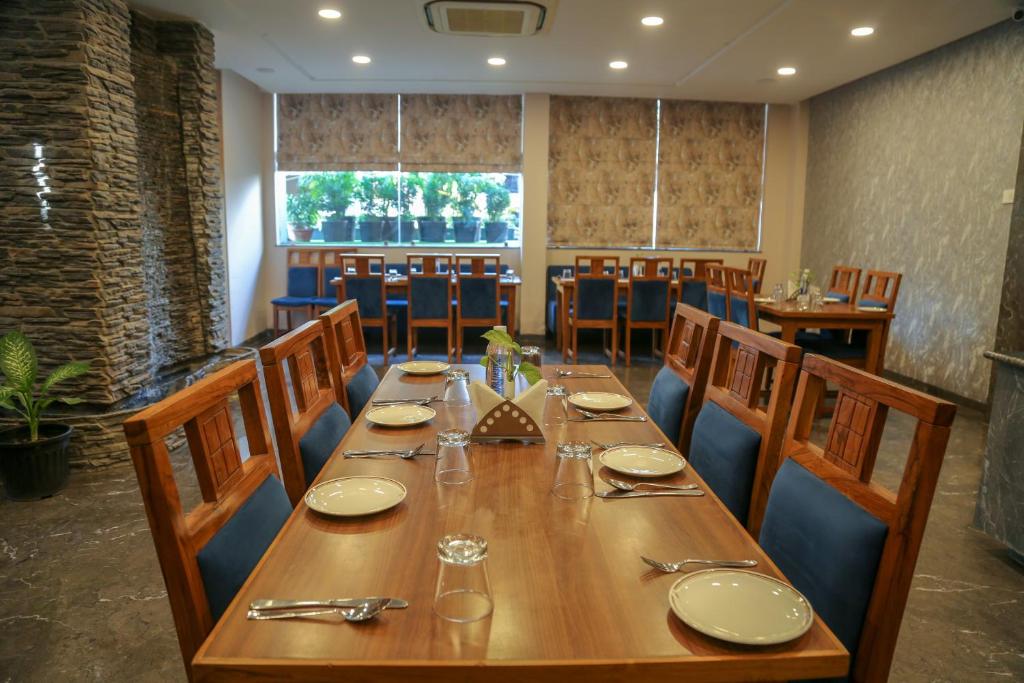 Four Leaf Hotel Sapphire Blue, Varanasi