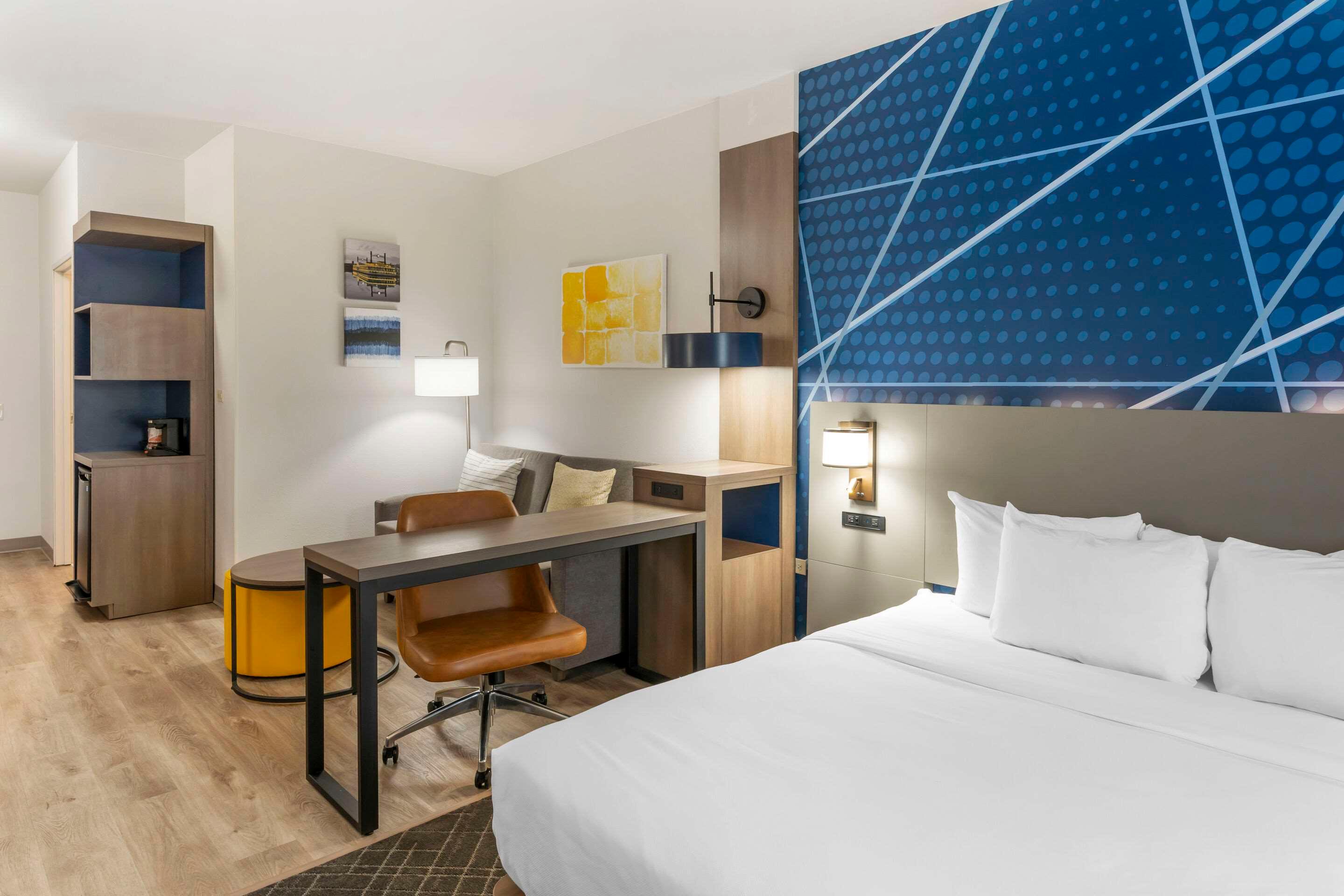 Comfort Suites (Elgin)