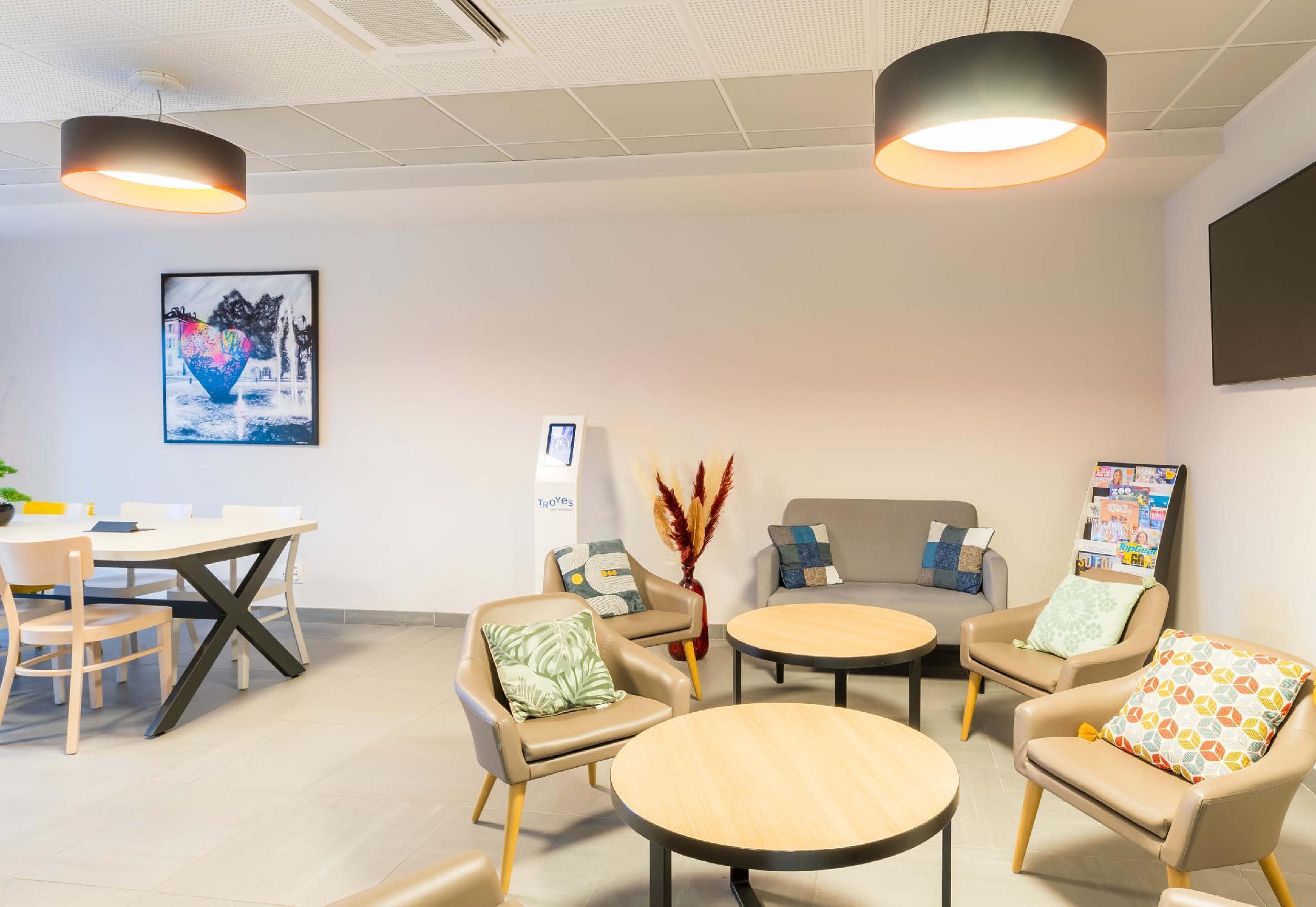 Public Area 5, B&b Hotel Troyes Magasins D'usine, Aube