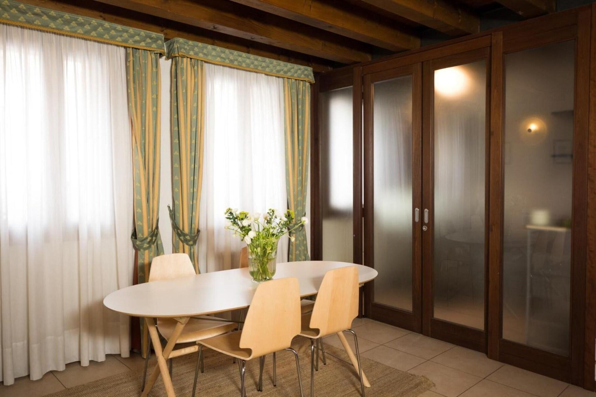 Casanova Fourrooms