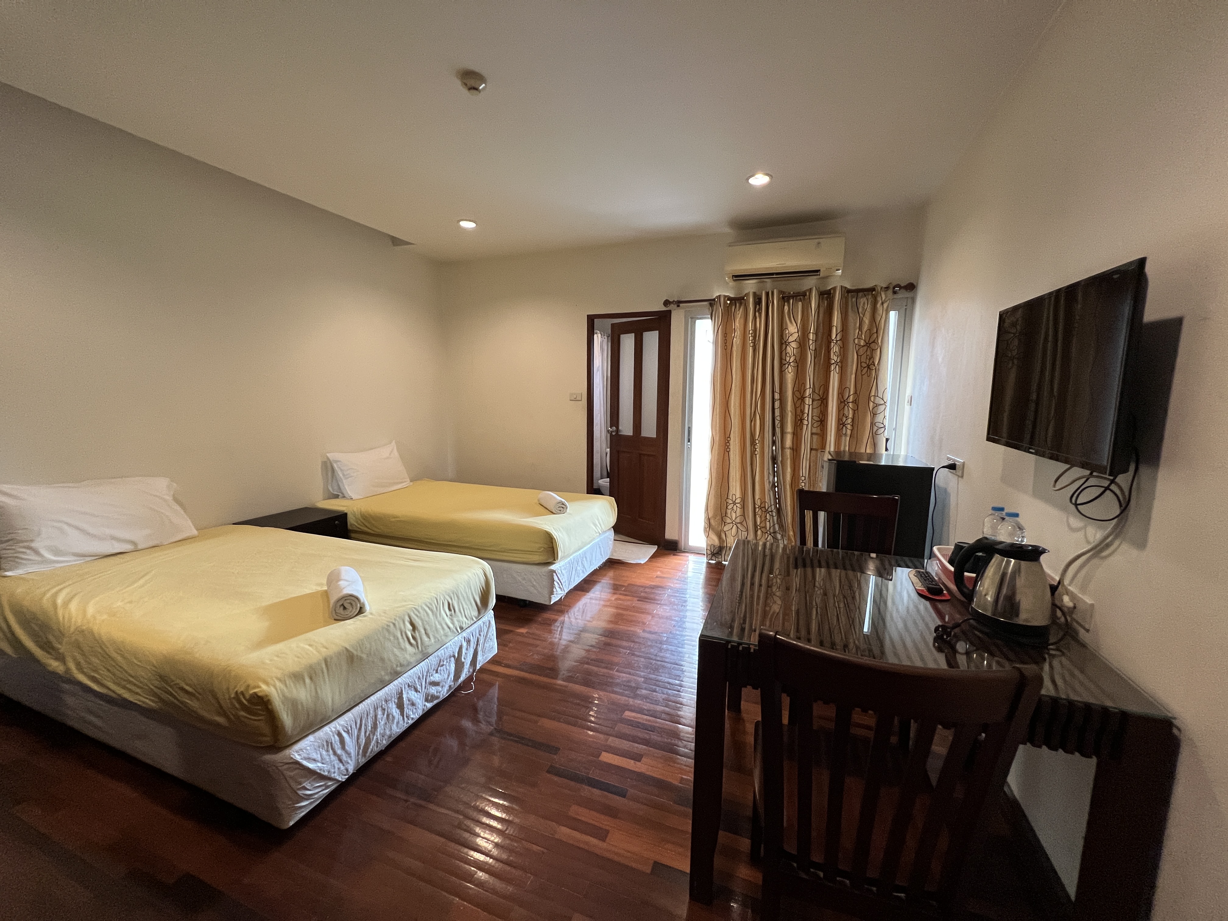 Kanavera House Sriracha
