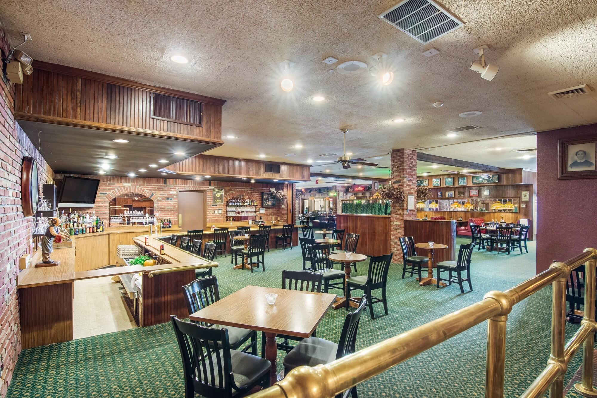 Cayuga Blu Hotel
