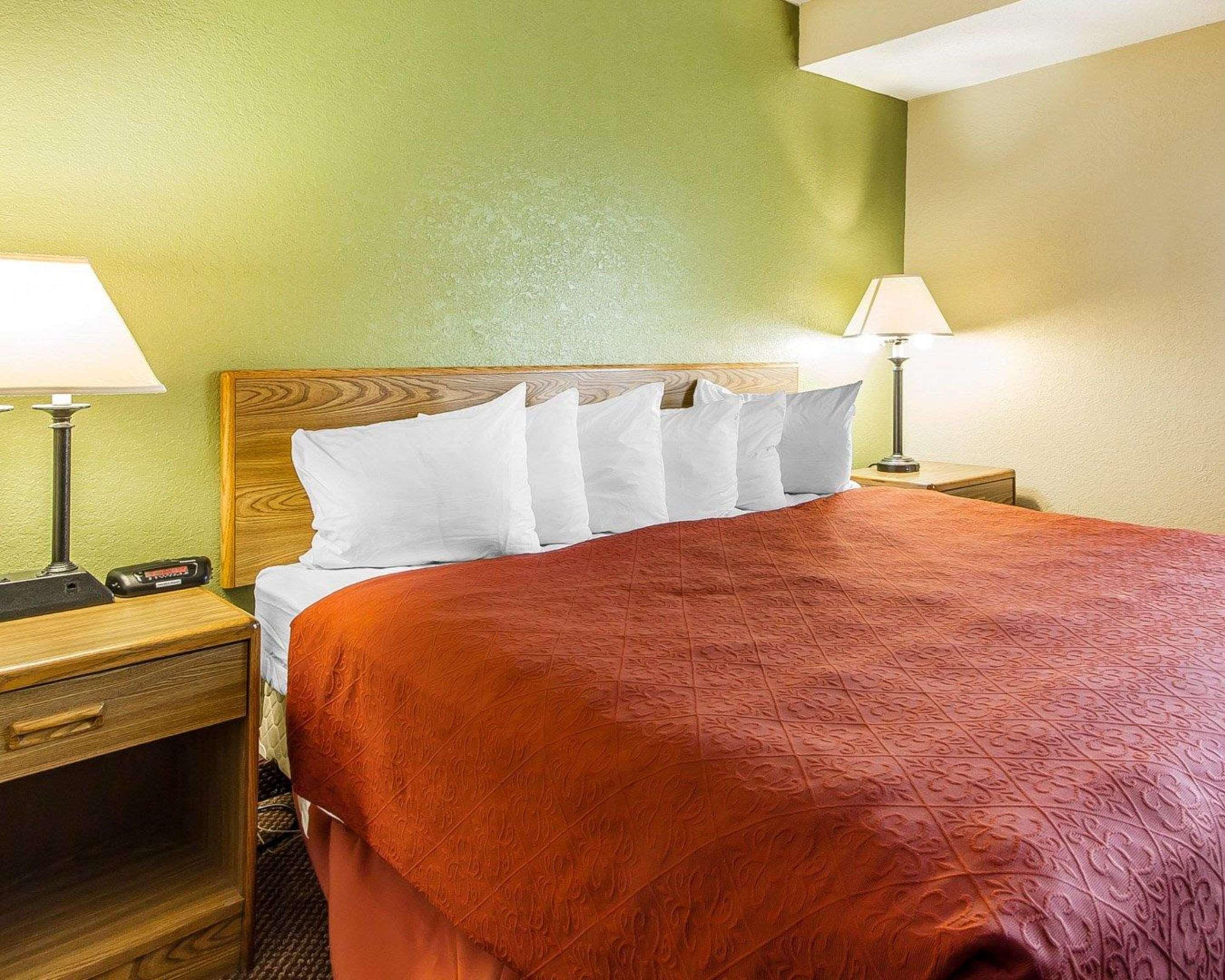 AmericInn by Wyndham Reedsburg