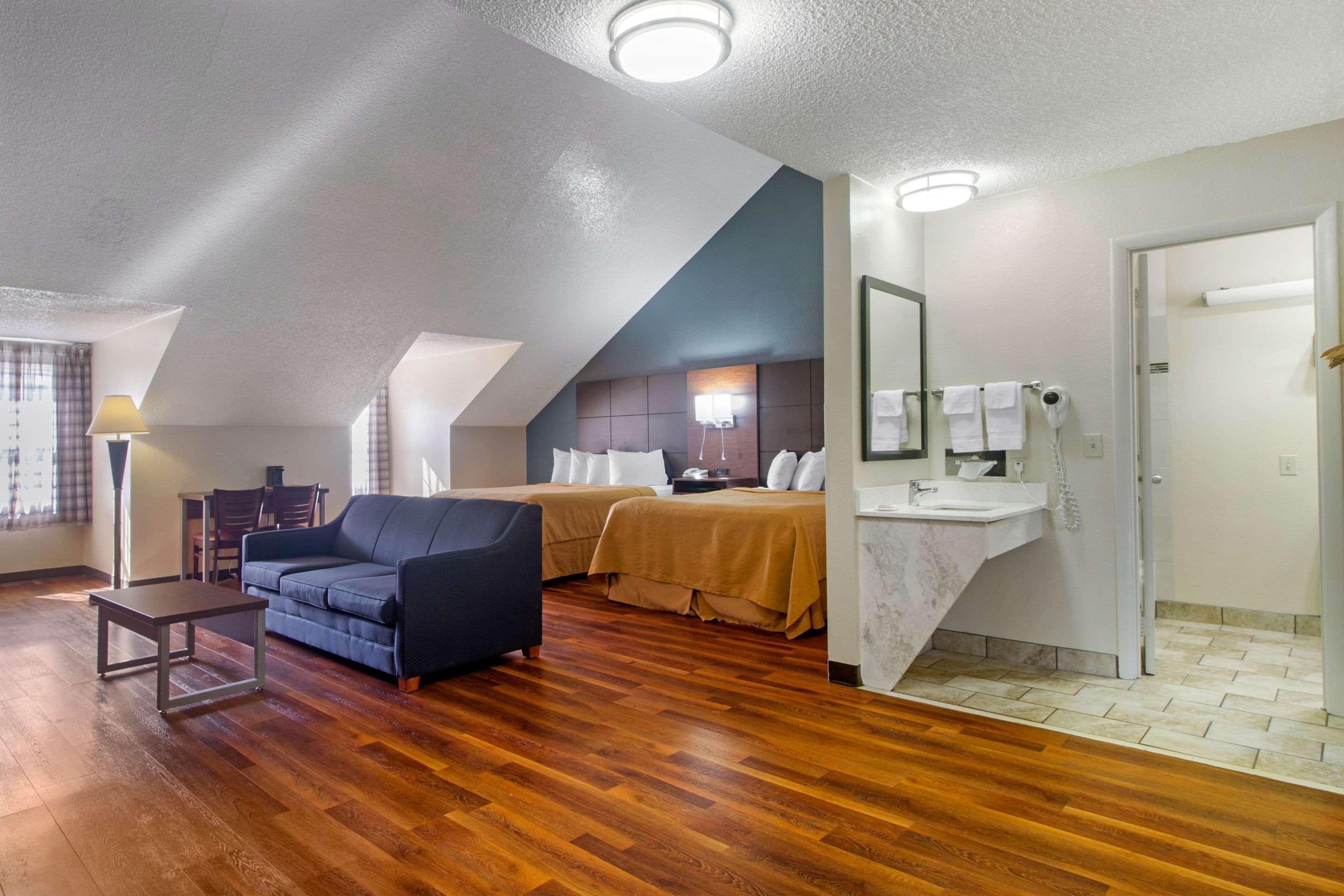 Econo Lodge Inn & Suites at the Convention Center