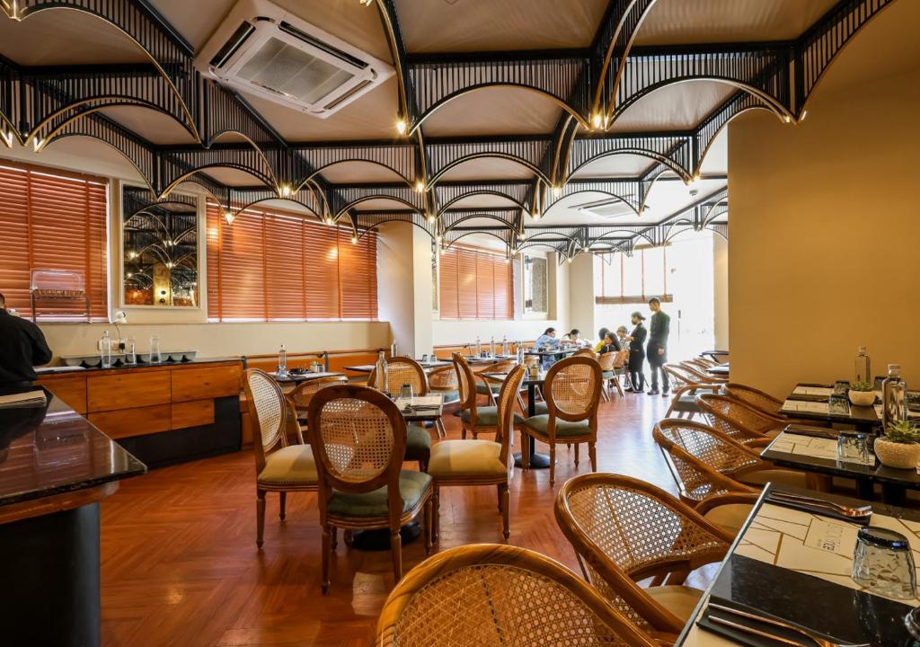 Bloom Hotel - Golf Course Road, Sector 43