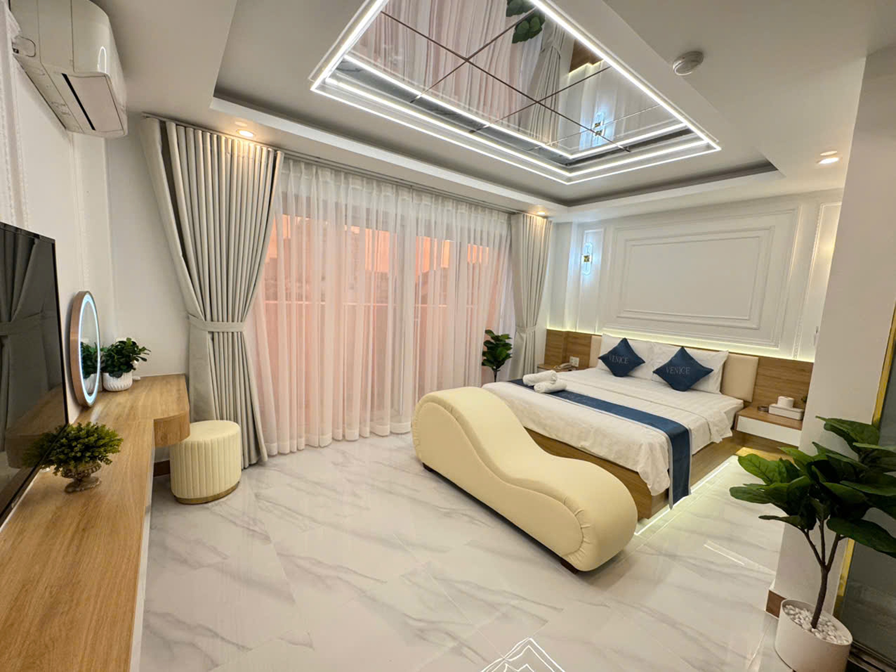 Minh Ngoc Hotel By Zuzu