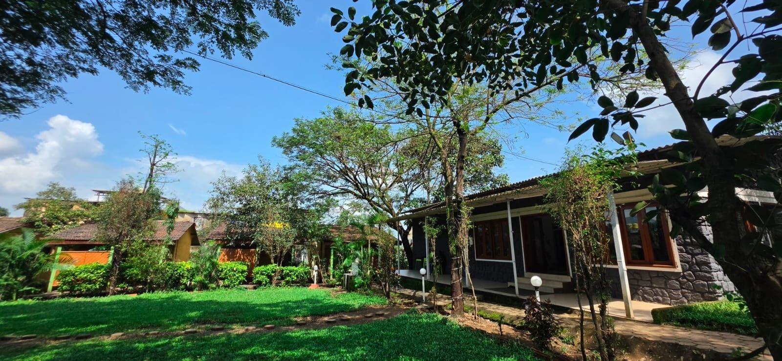 Room 4, The Paradise Retreat, Ahmadnagar