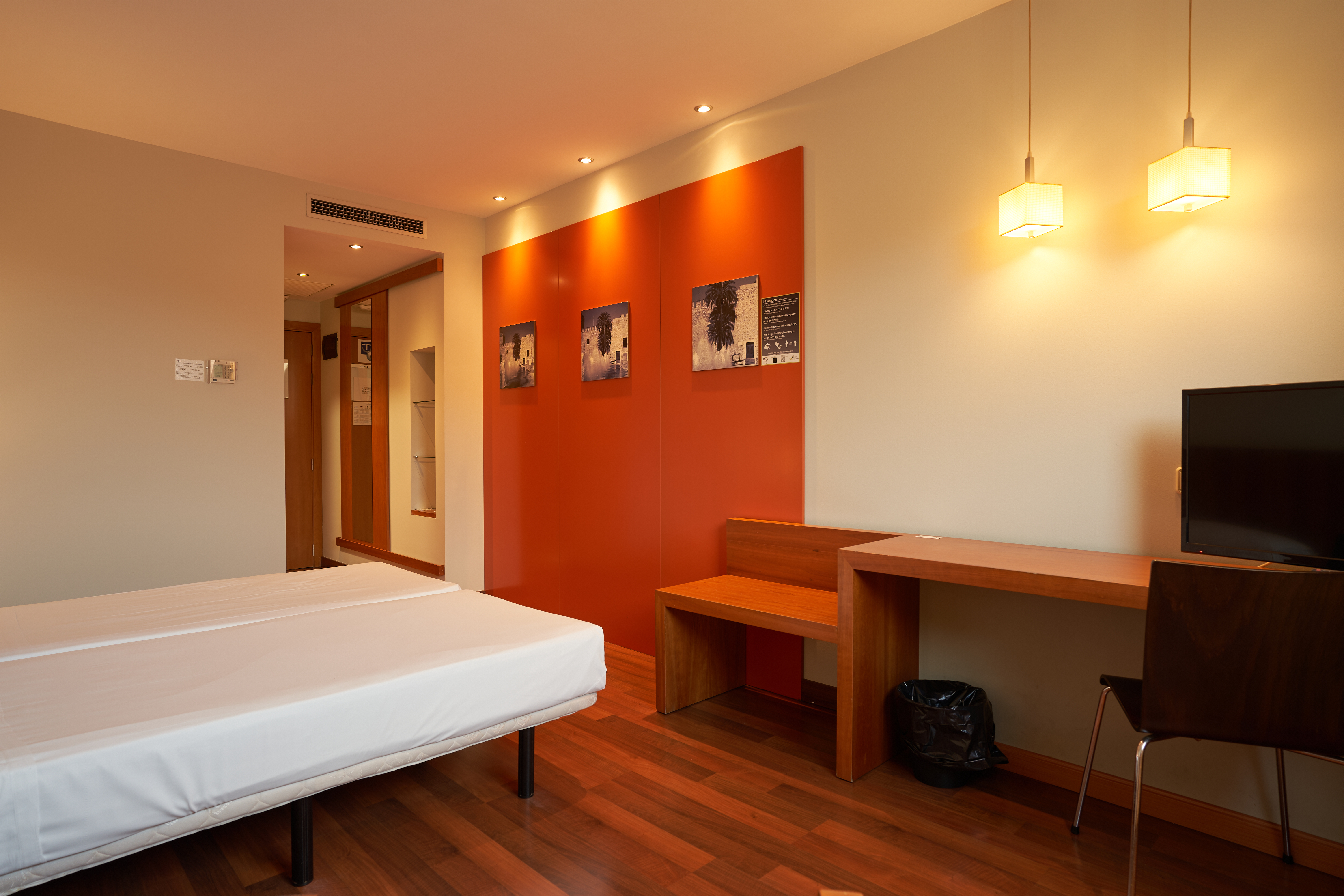 Double or twin room, basic