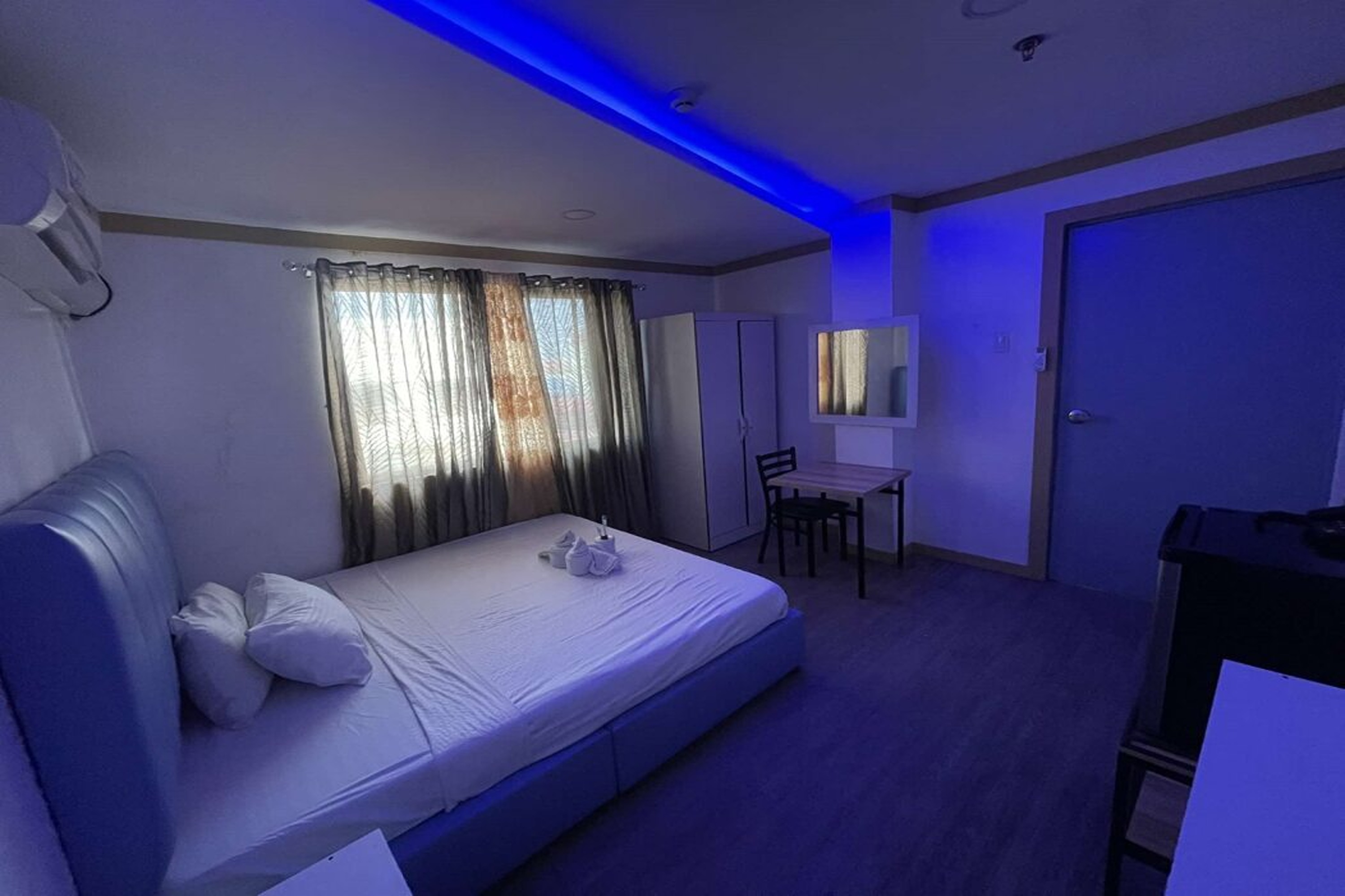 Jm Lodge Near Clark Airport By Zuzu