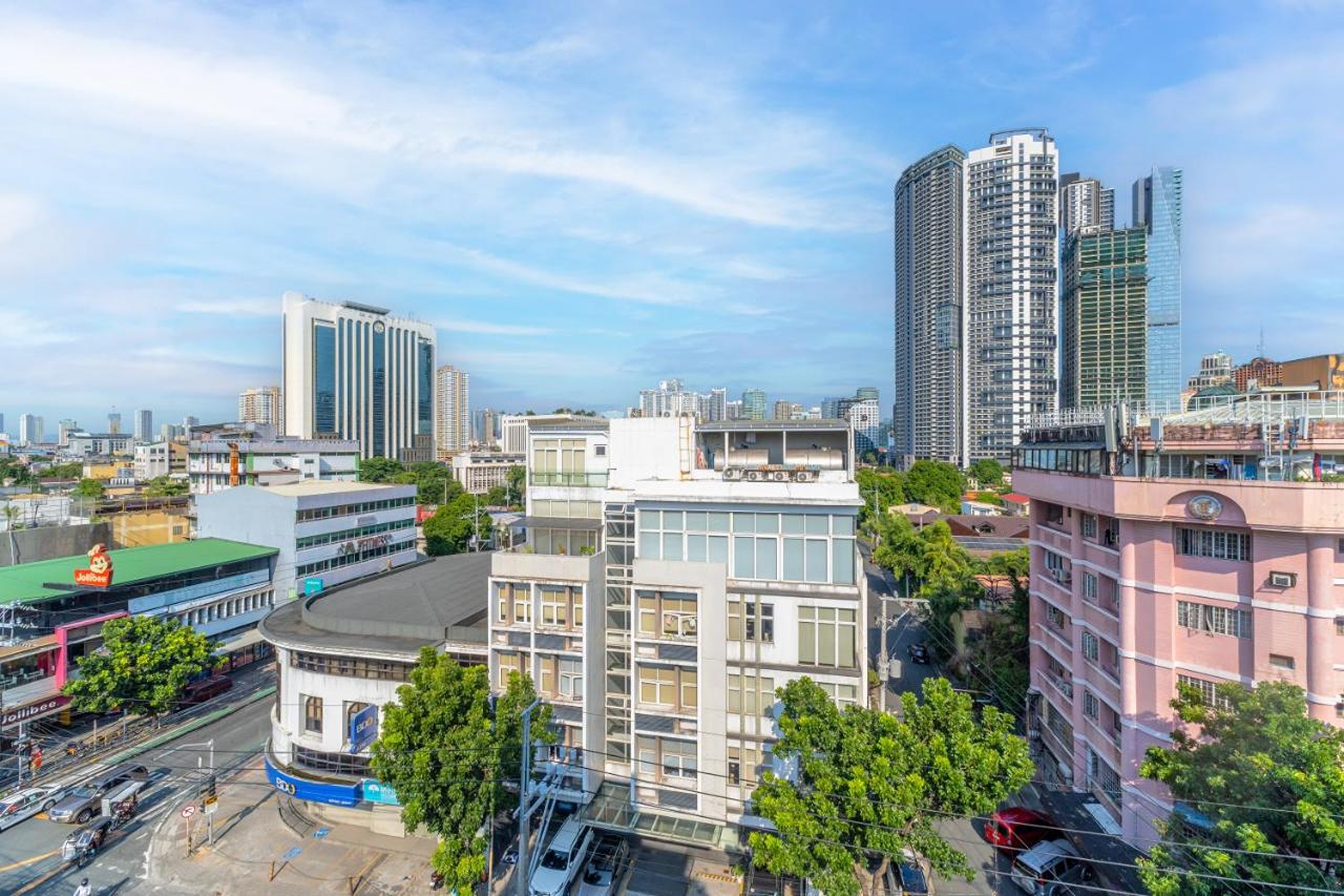 Redenza Suites Makati By Zuzu