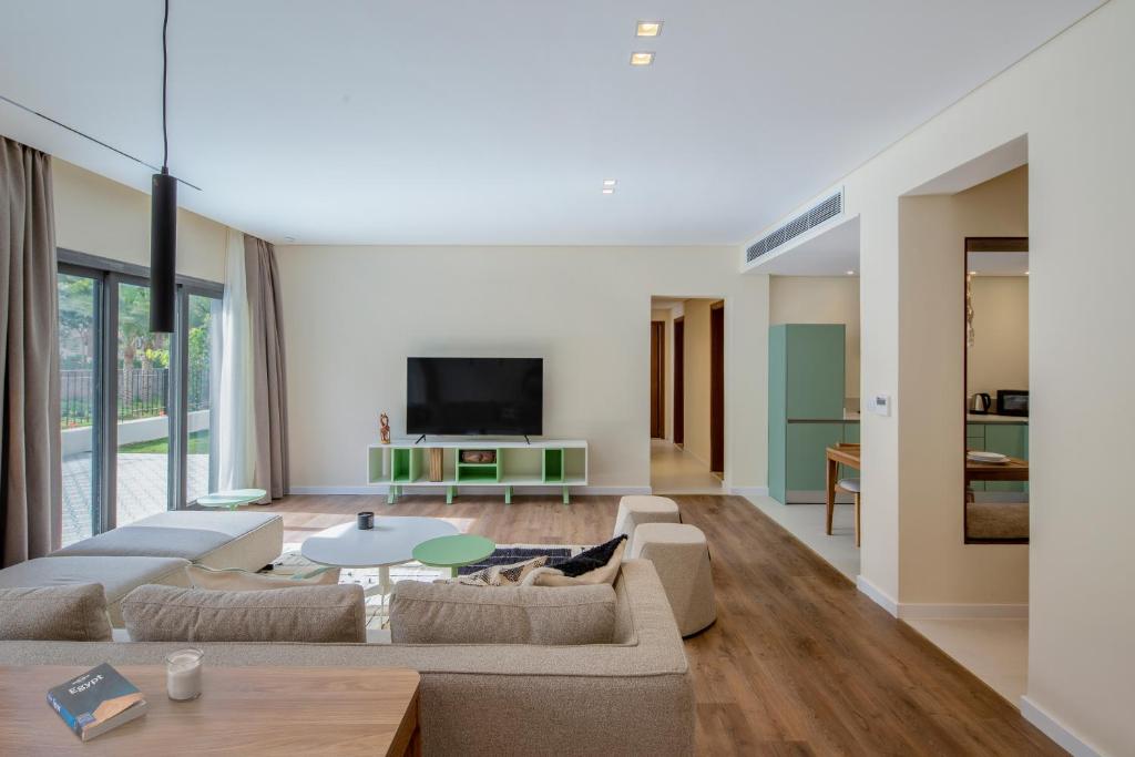 Rivera 2bedroom With Garden Eastown Near Ednc Mall