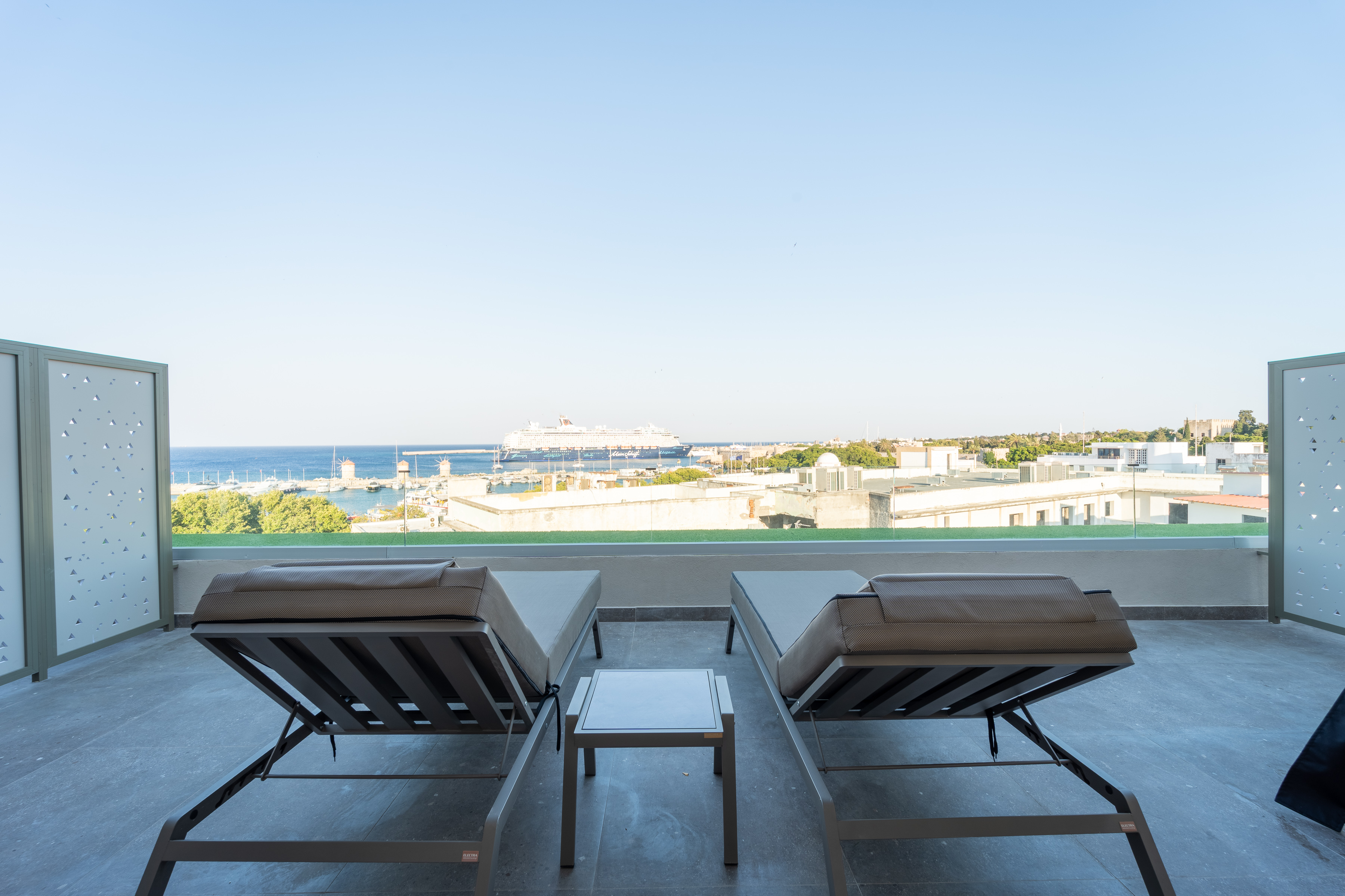 Philia Center Suites