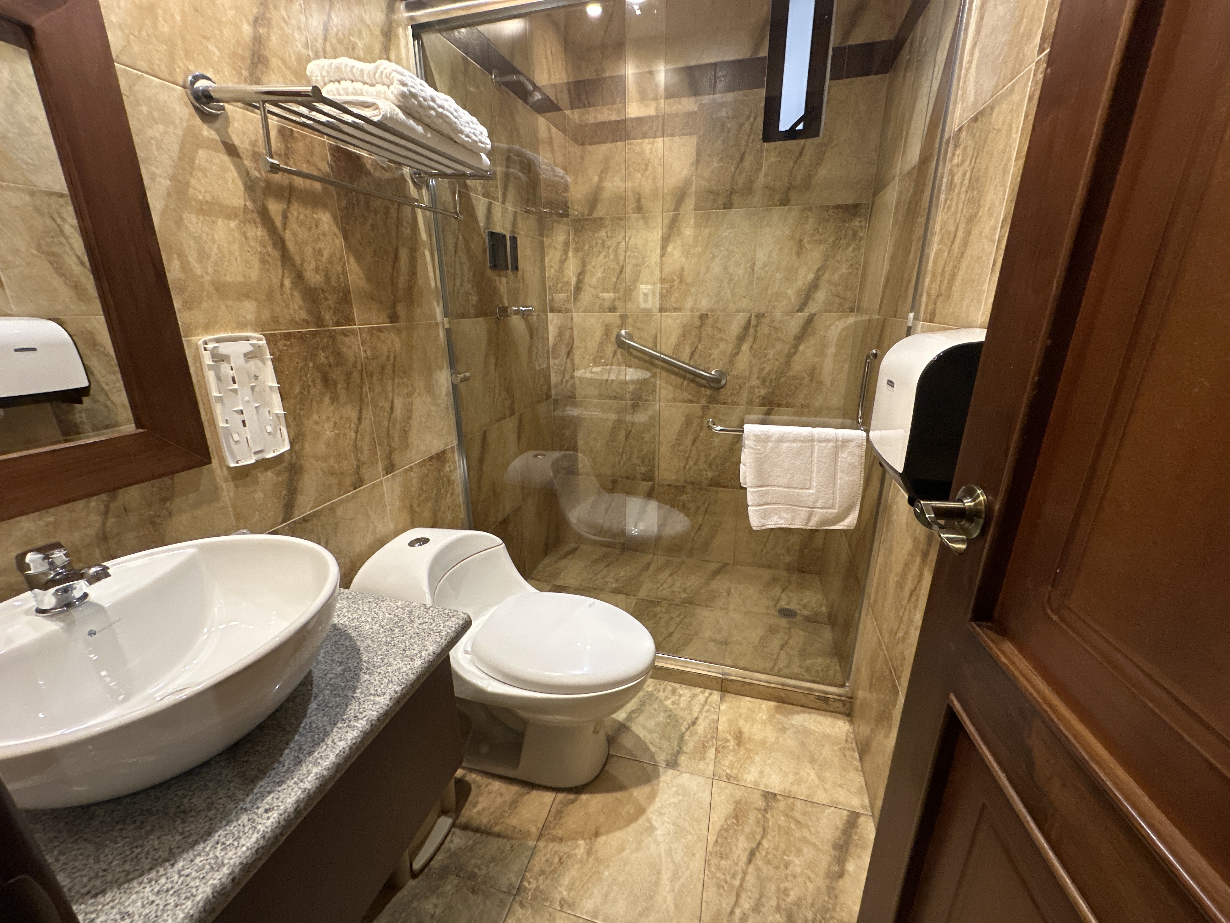 Hotel & Suites El Quijote