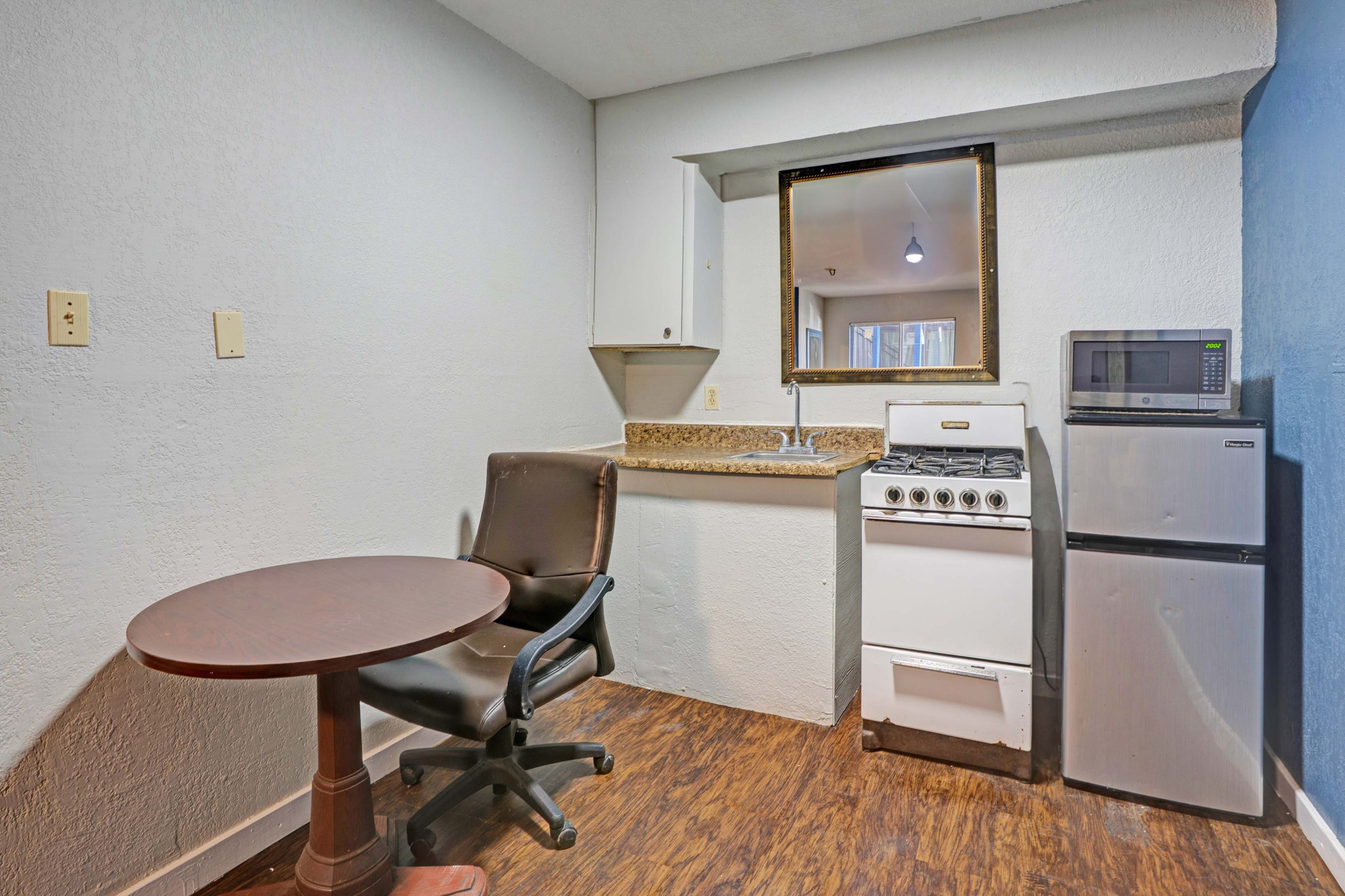 Super 7 Inn By OYO San Antonio N.W. Medical Center