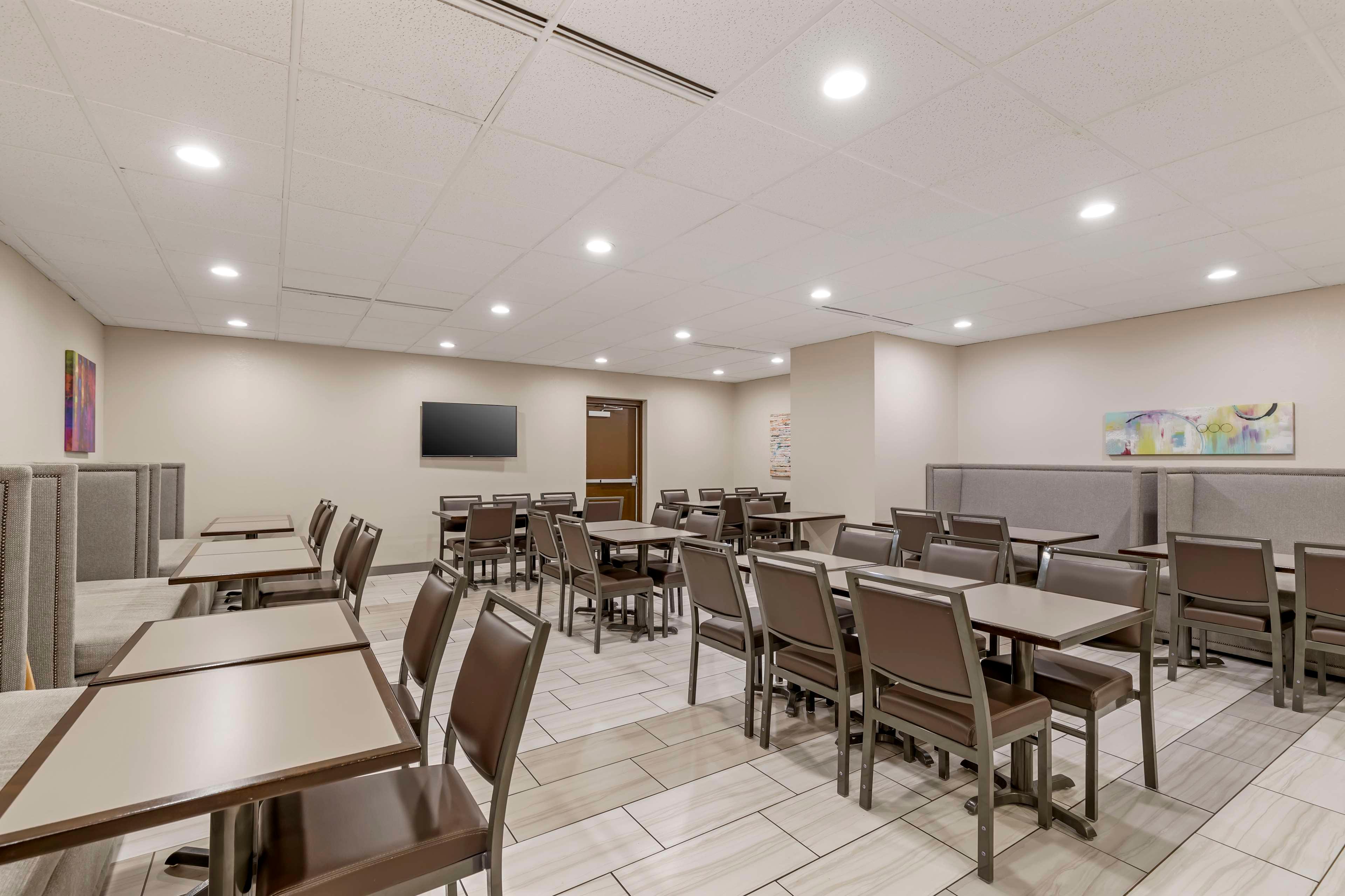 Executive Residency By Bw Waterloo & Cedar Falls