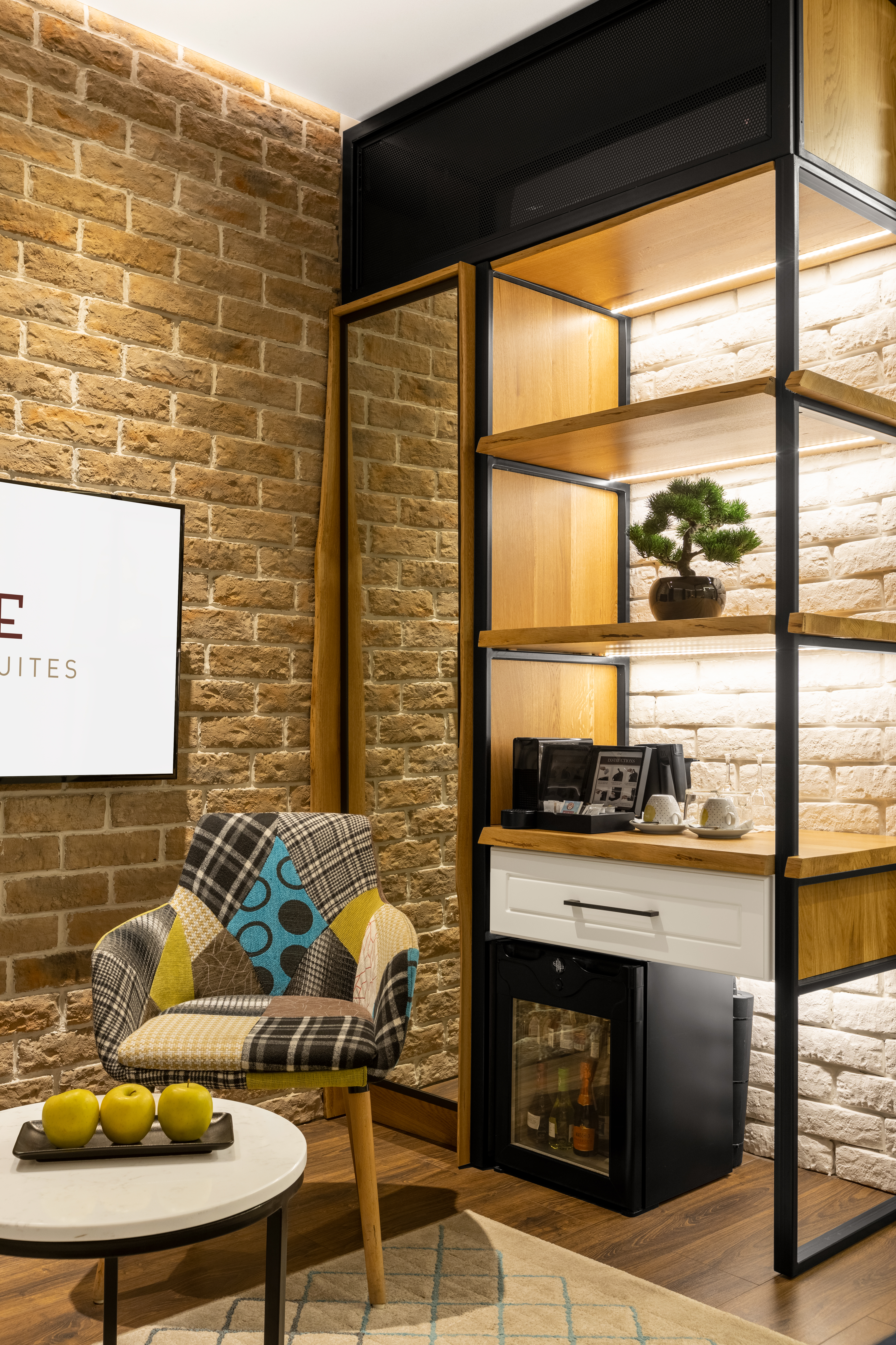 One Luxury Suites