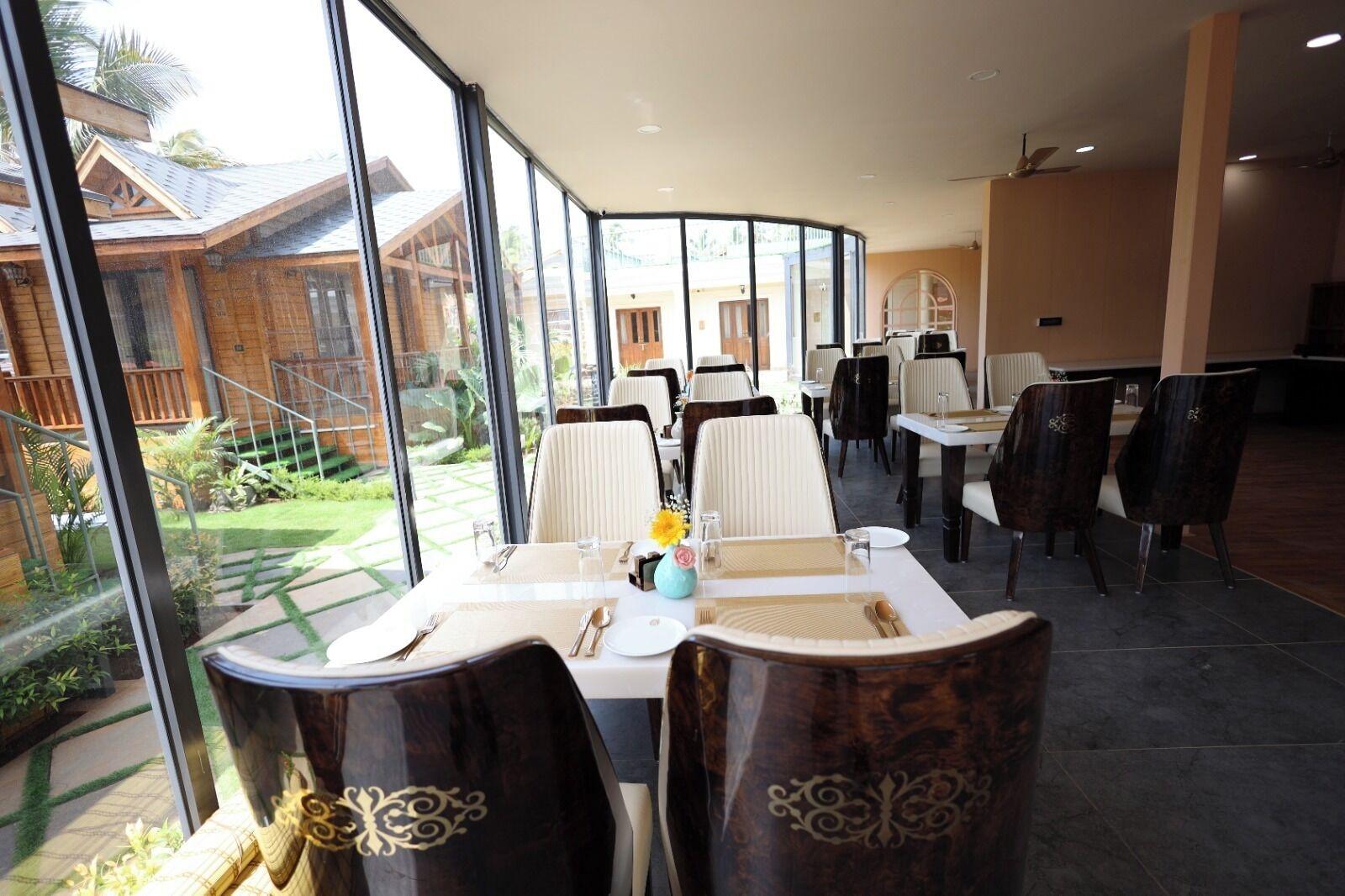 Foxoso Aaristo Baga Beach Resort