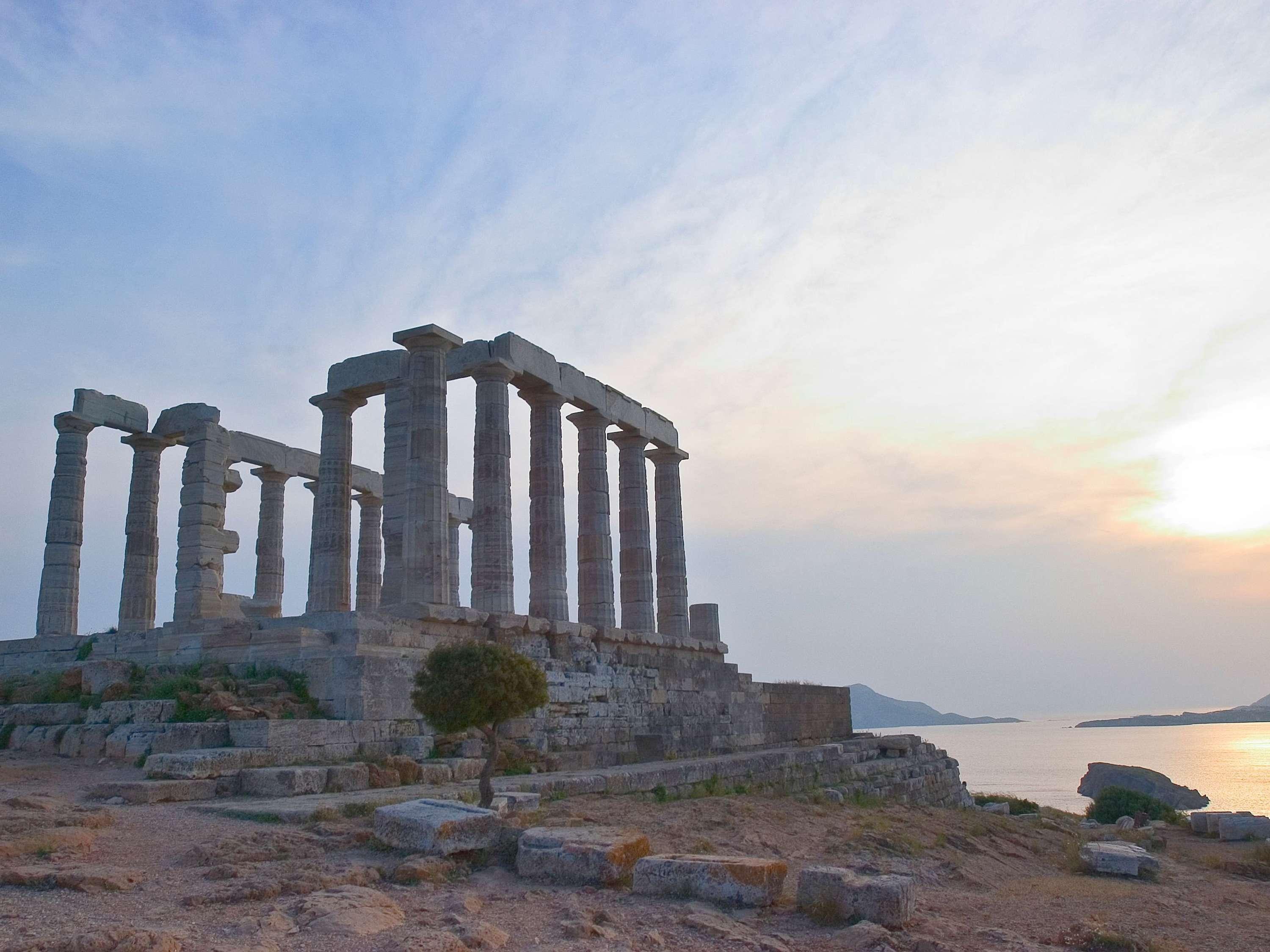 Luura - Cliff, Paros, Morgans Originals
