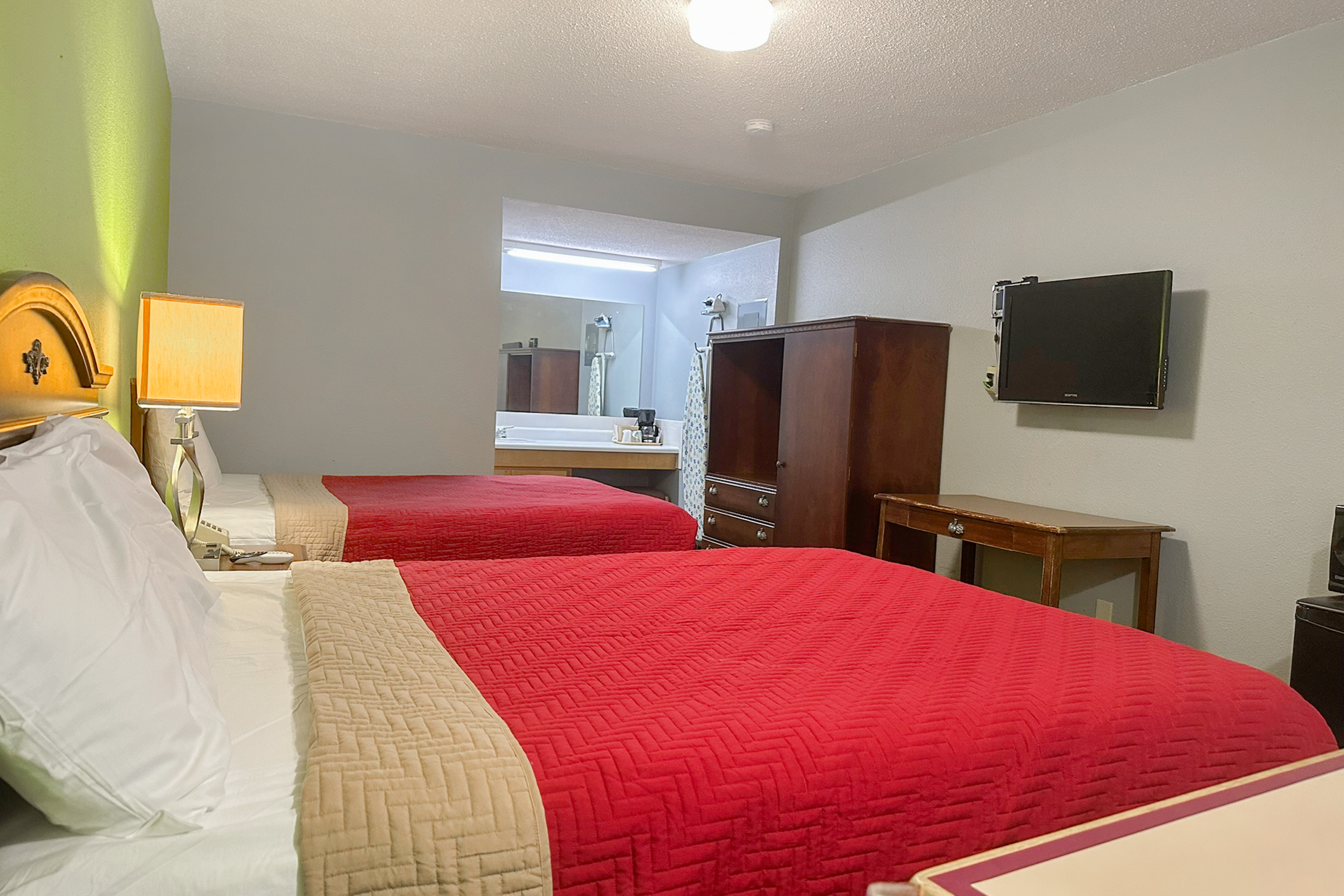 OYO Hickory House Inn