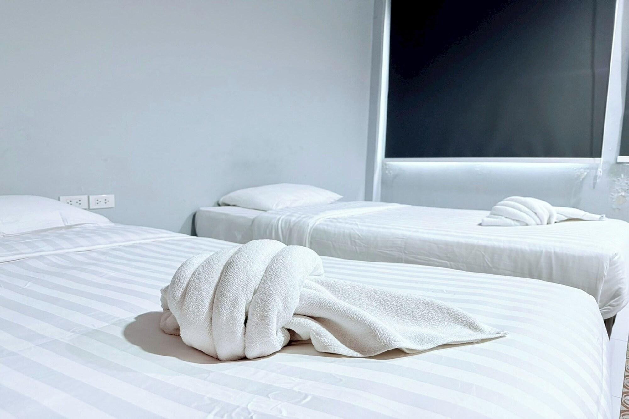 Sukhum Huai Khwang Guest House