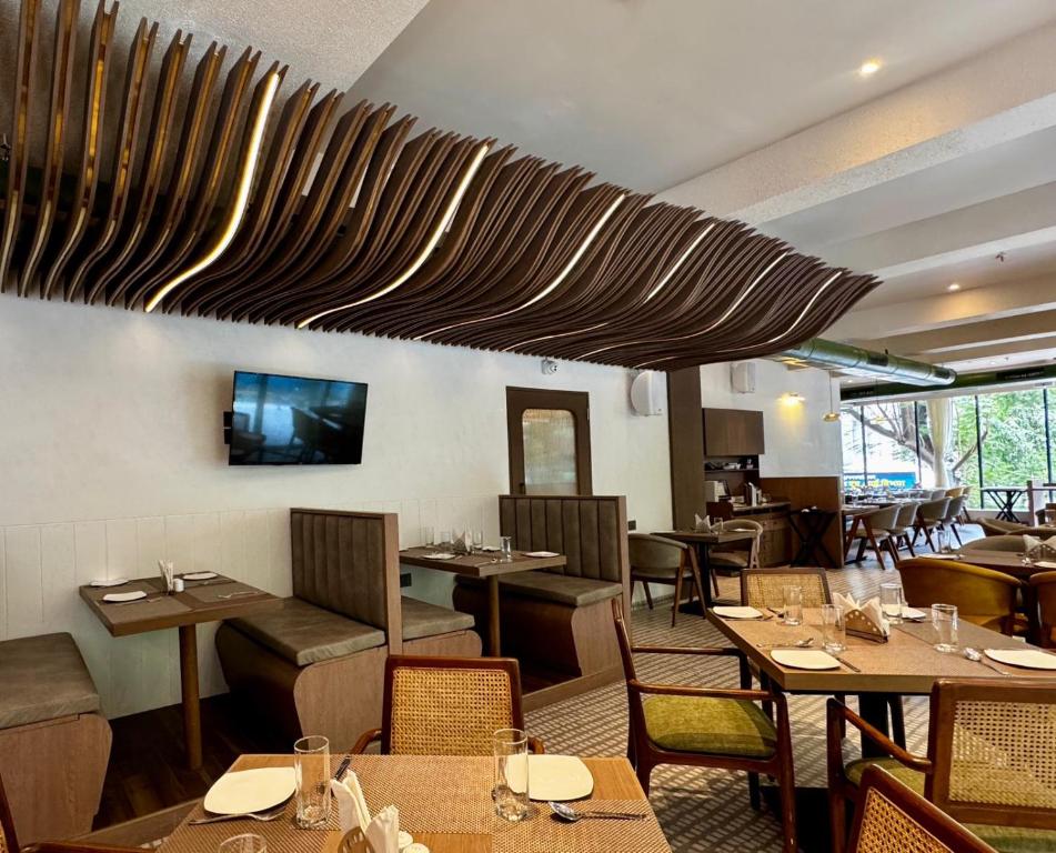 Galaxy Beacon Hotel Mumbai, Santacruz
