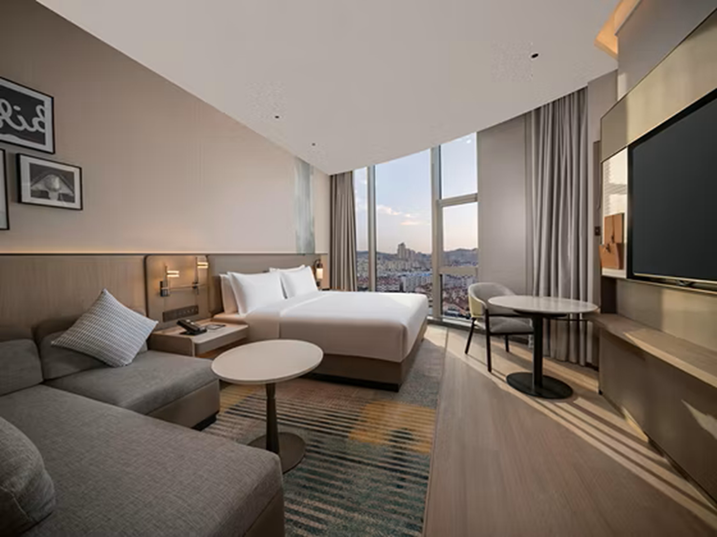 Double room, premium, king, city view