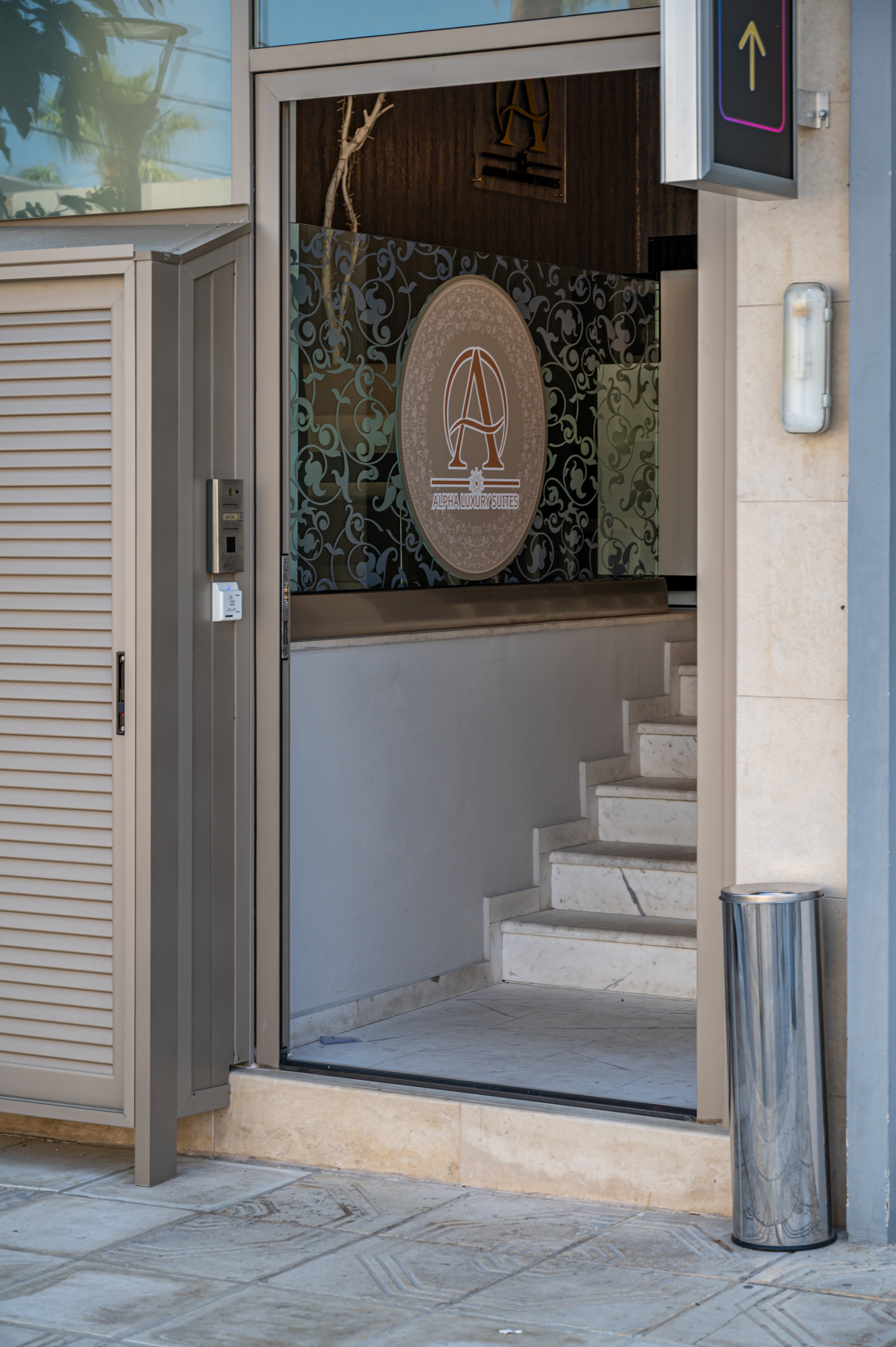 Alpha Luxury Suites - фото