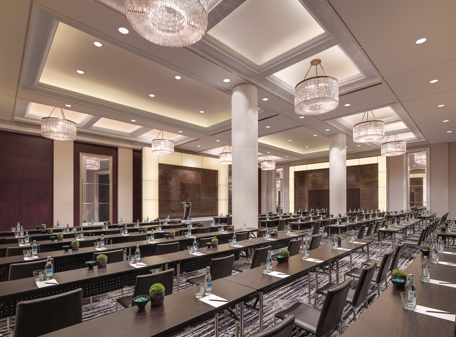 New World Shanghai Hotel by null